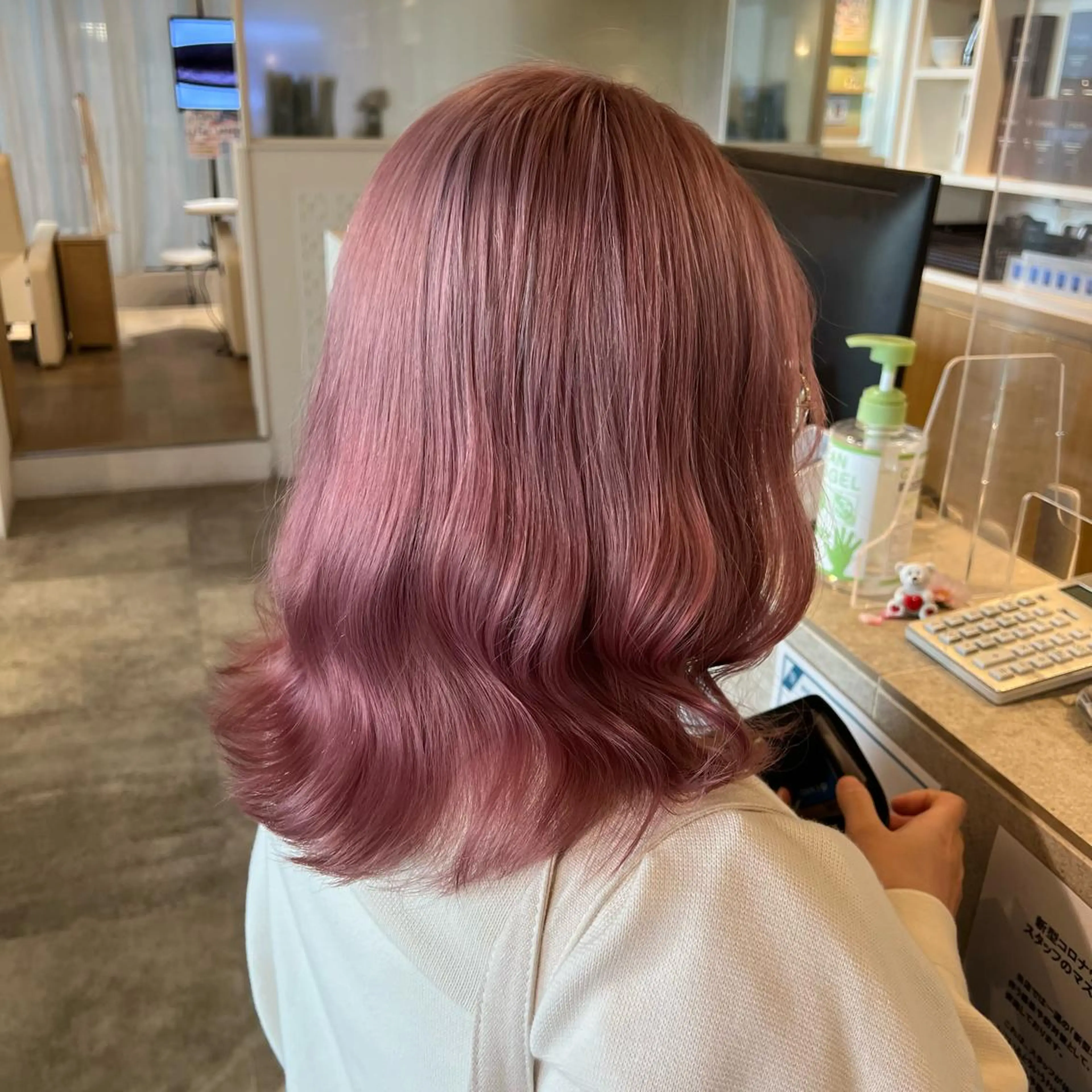 ミディアム カラー ブリーチ ピンクカラー 中島 直哉のヘアスタイル