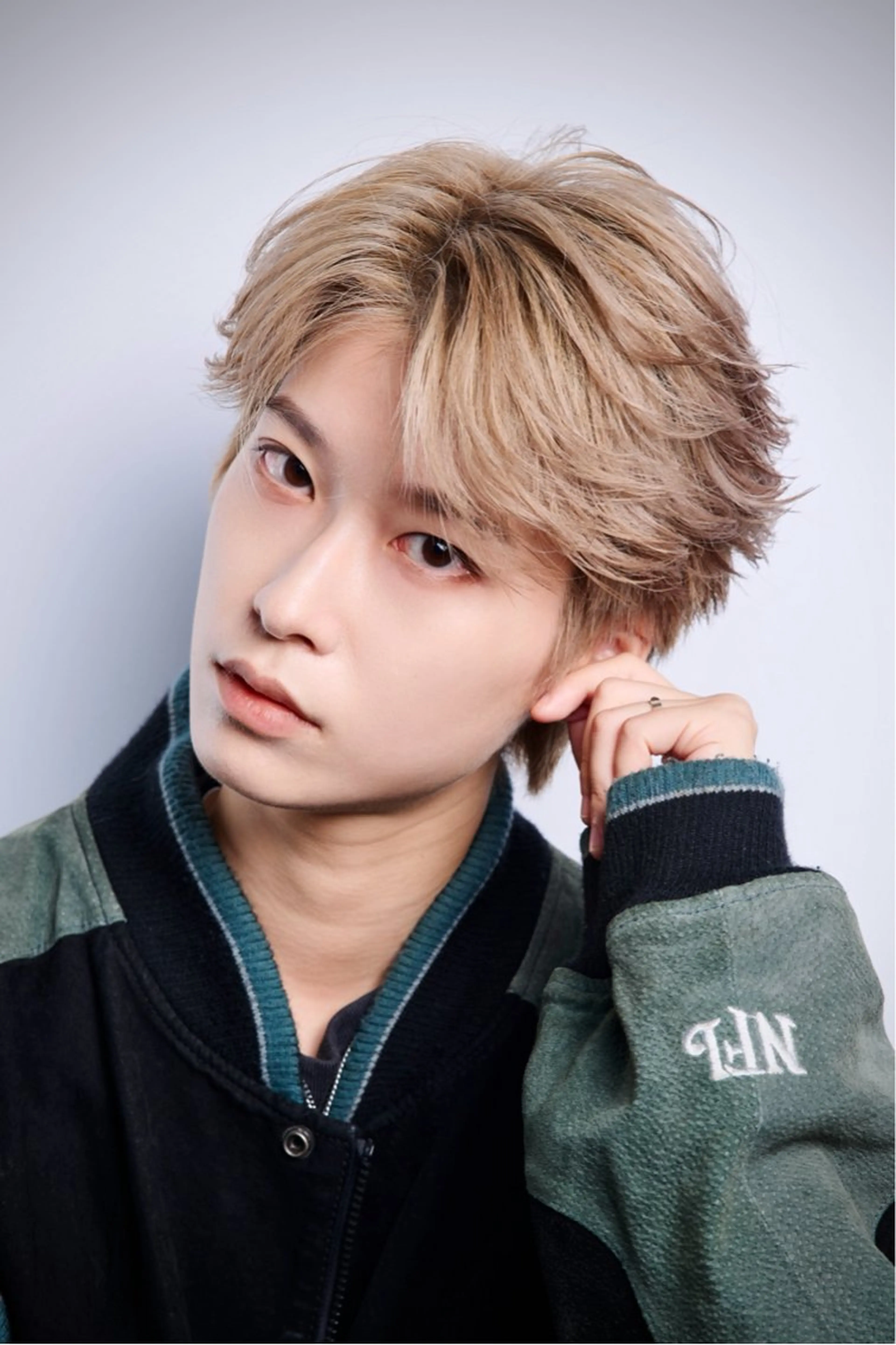 ショート カラー メンズ メンズブリーチ メンズハイライト メンズハイトーン メンズインナーカラー メンズ韓国風 カット トリートメント スパイキーショート メンズ特化/鈴木美璃のヘアスタイル