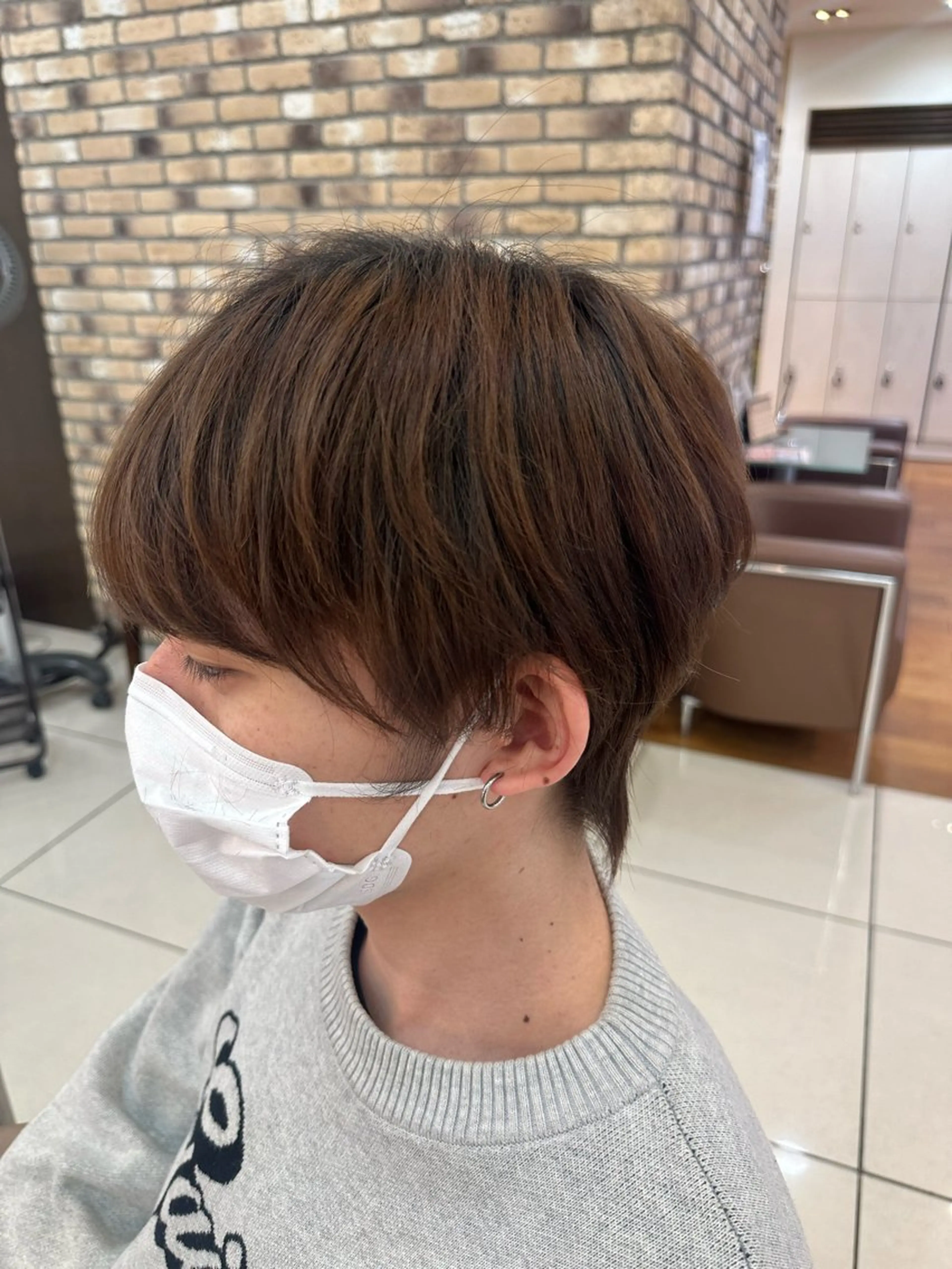 メンズ カット ラウンドマッシュシャ ドウニュアンスパーマのヘアスタイル