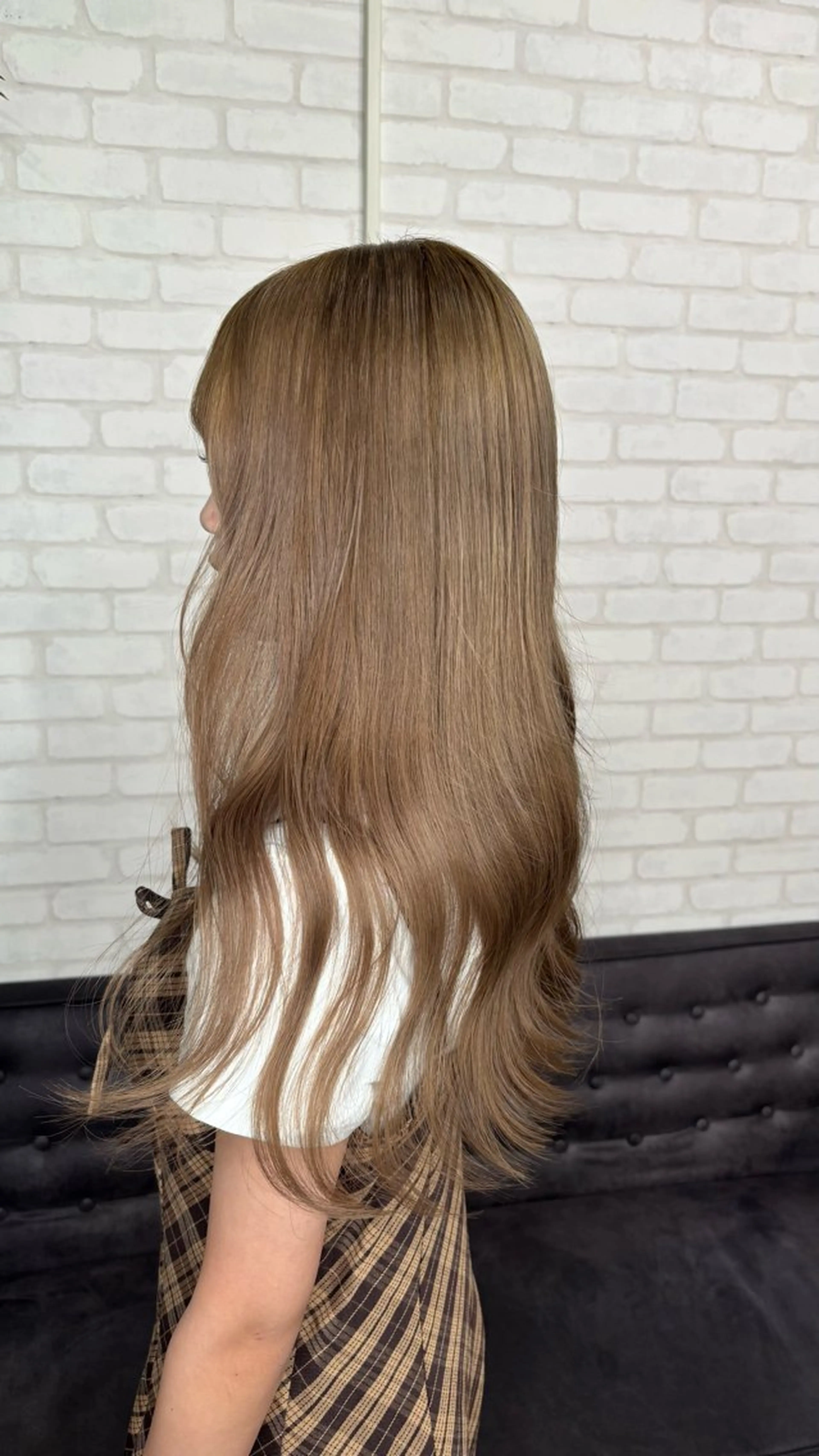 カラー ブリーチ 廣田 真依のヘアスタイル