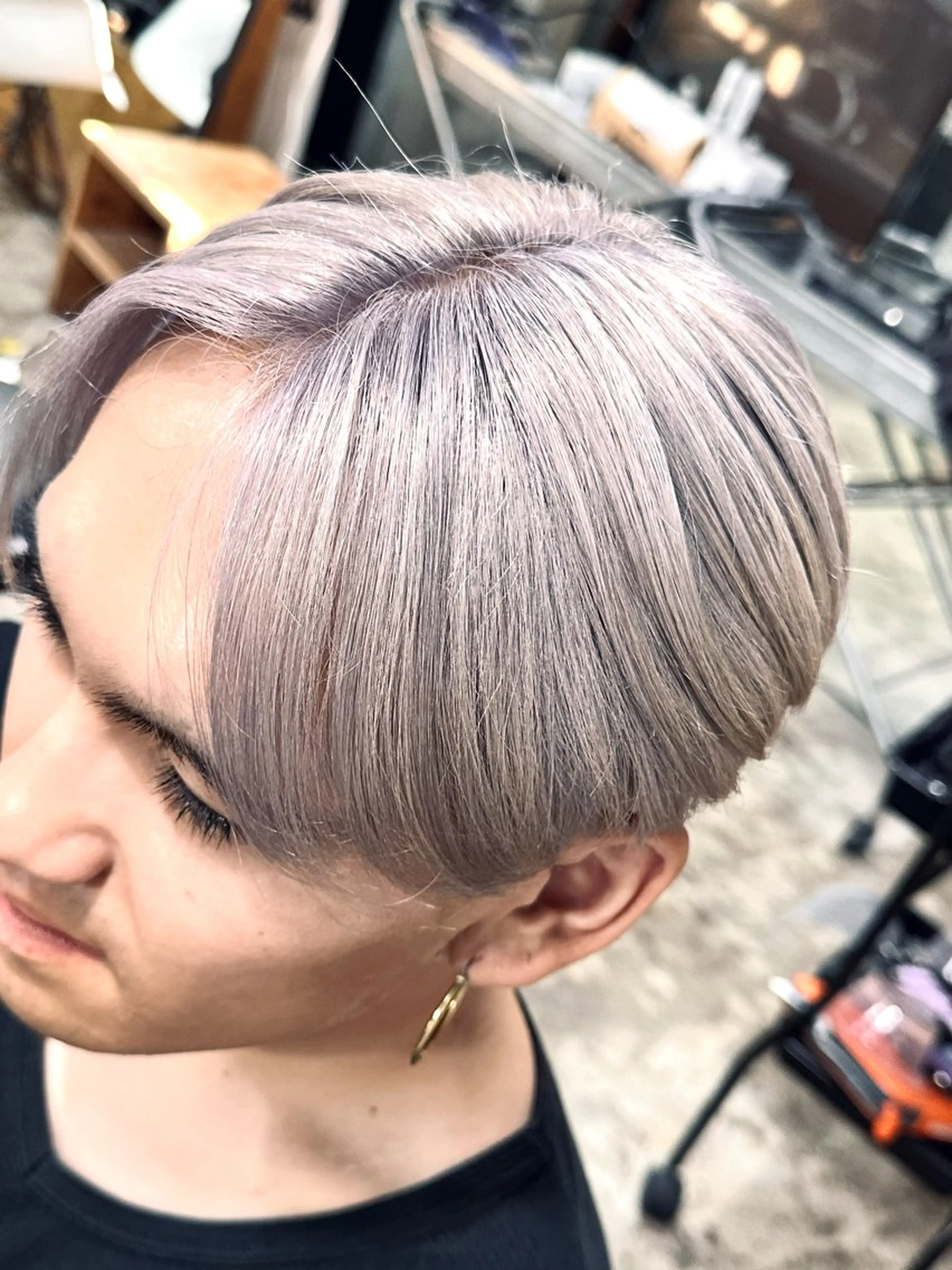 ショート カラー ブリーチ ダブルカラー シルバー ホワイトシルバー hairmake Brandnew 東生駒本店所属・Brandnew 東生駒本店小川タスクのヘアスタイル