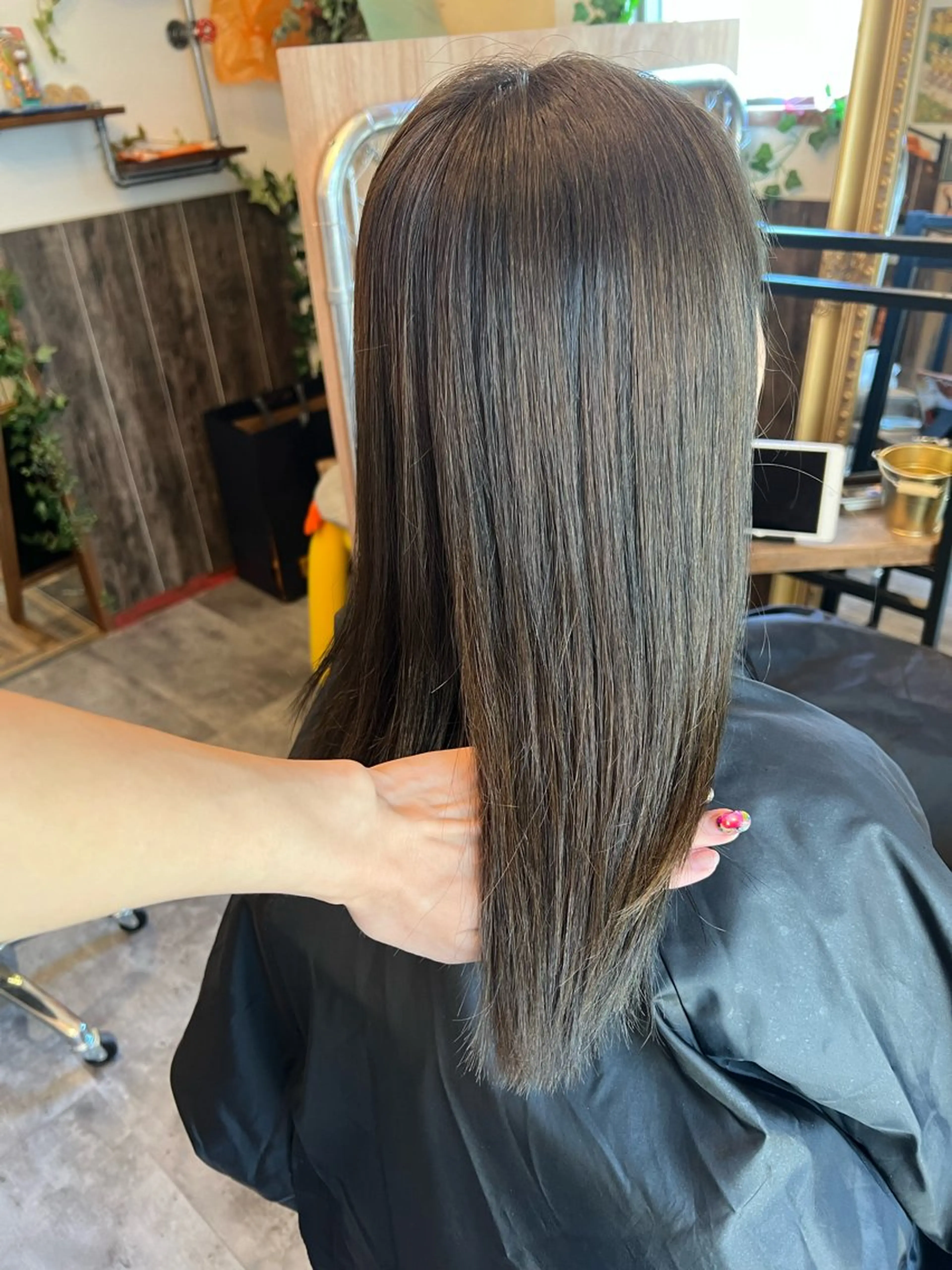 セミロング カラー ベージュカラー ブリーチ ブリーチなしカラー オリーブベージュ ヘアカラー トリートメント カラーパティシエ facce🌼ikoのヘアスタイル