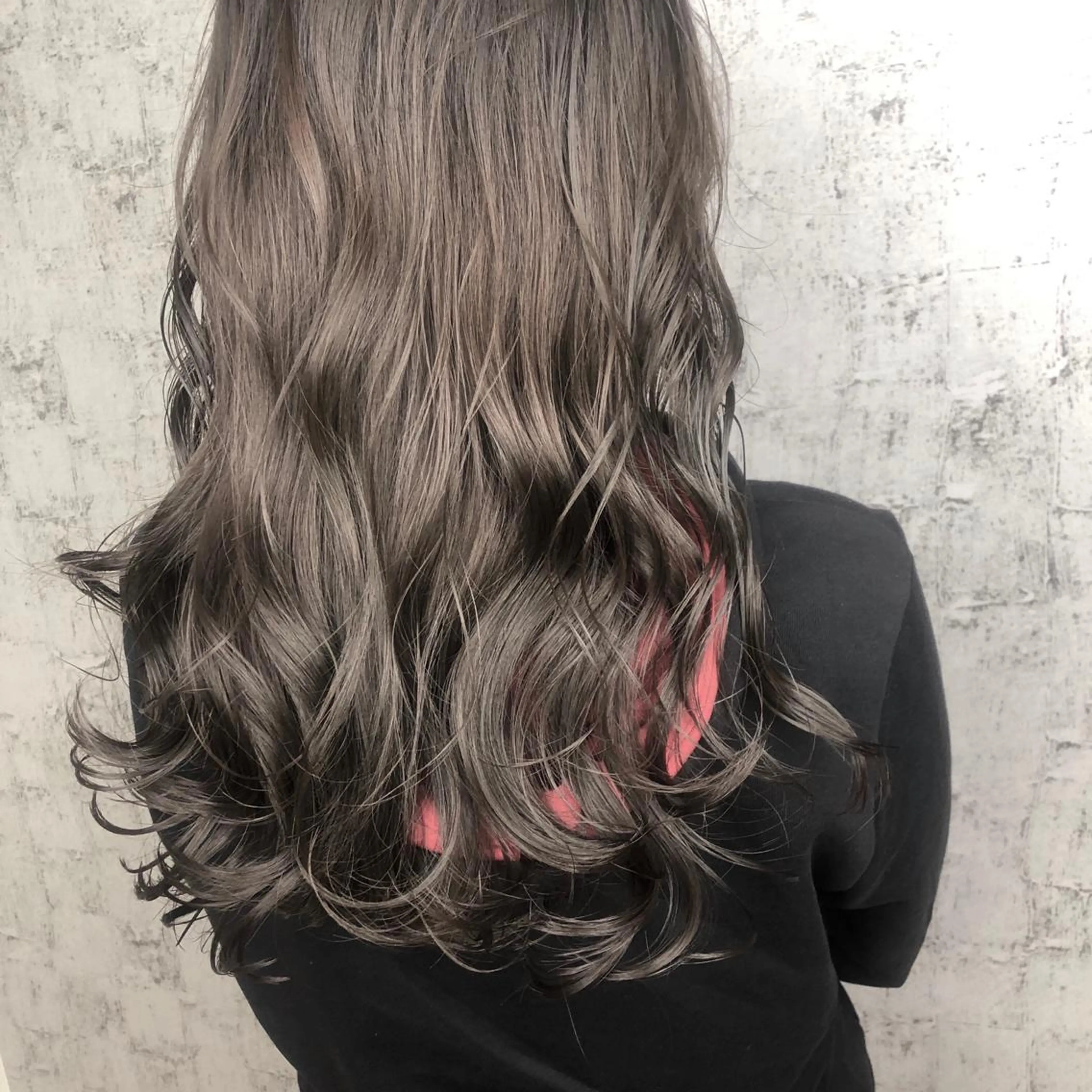 ロング カラー イルミナカラー ラベンダーカラー ラベンダーグレー ベージュ/インナー カラー🤍Rieのヘアスタイル