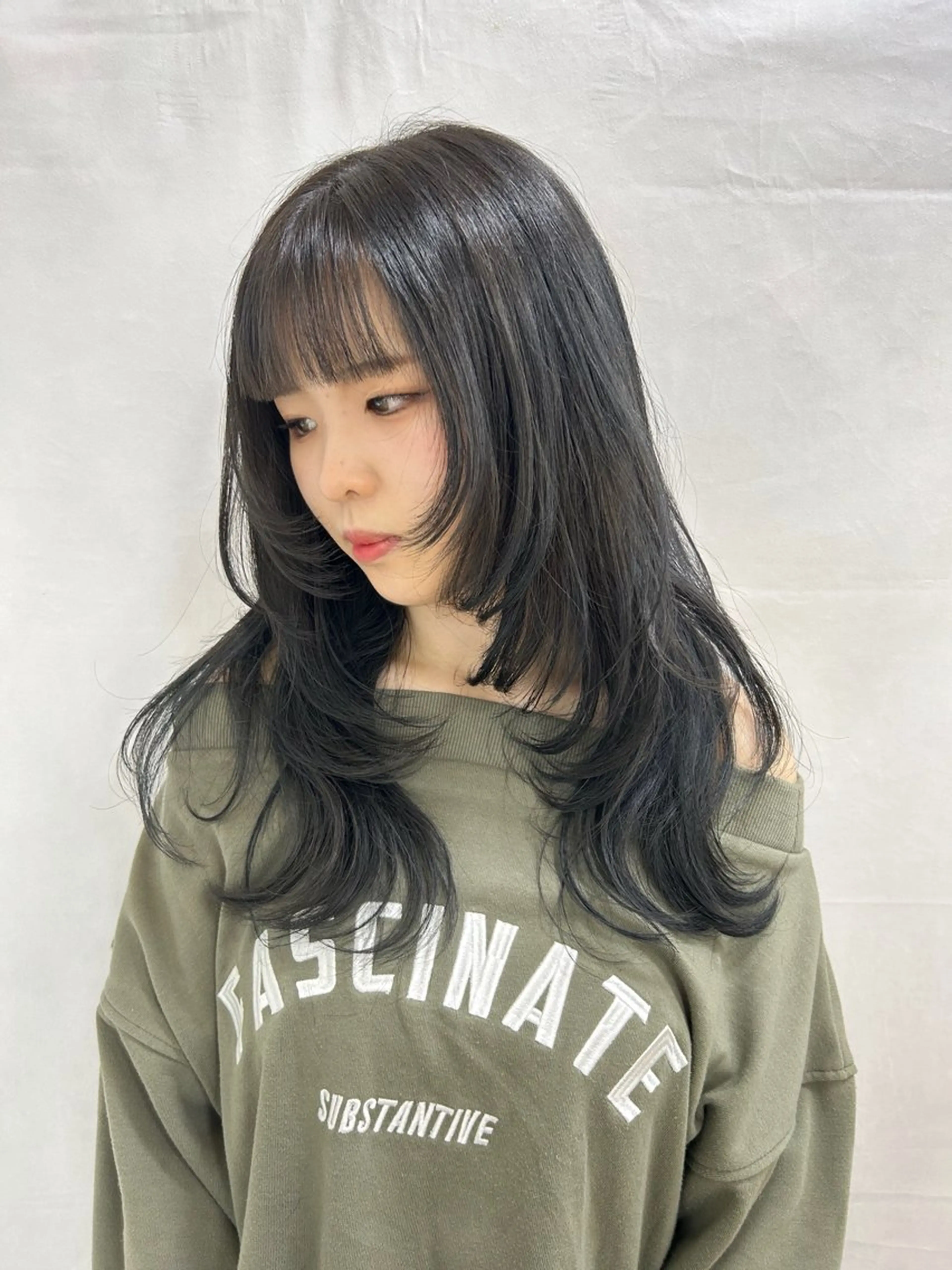 ロング カット ヘアカラー トリートメント 水色/ペールカラー/ レイヤー💫mayuのヘアスタイル