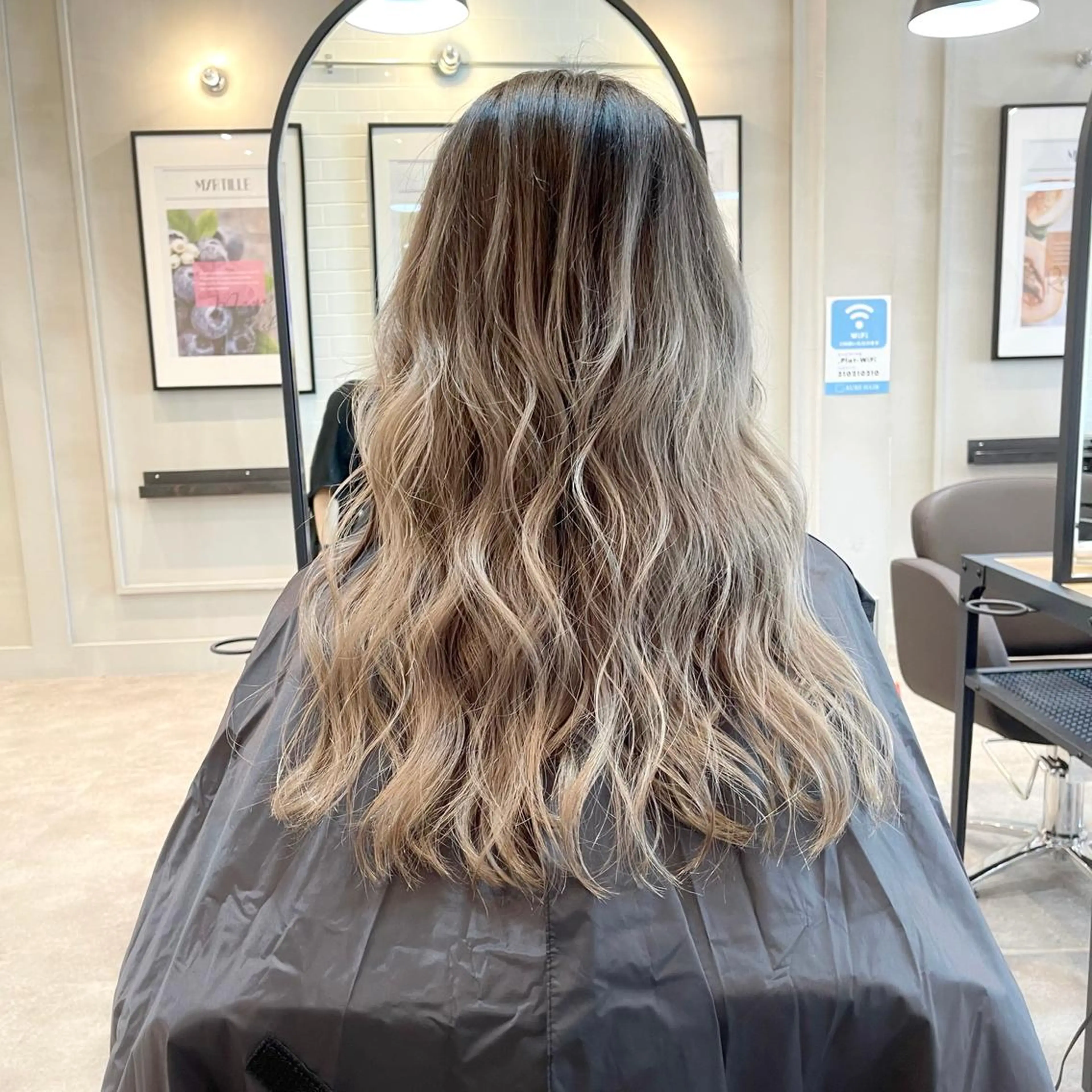 セミロング カラー ヘアアレンジ バレイヤージュ デザインカラー ハイライトカラー 外国人風カラー ハイライト カット ヘアカラー トリートメント アンドウ ユウ/ レイヤーカット/韓国のヘアスタイル