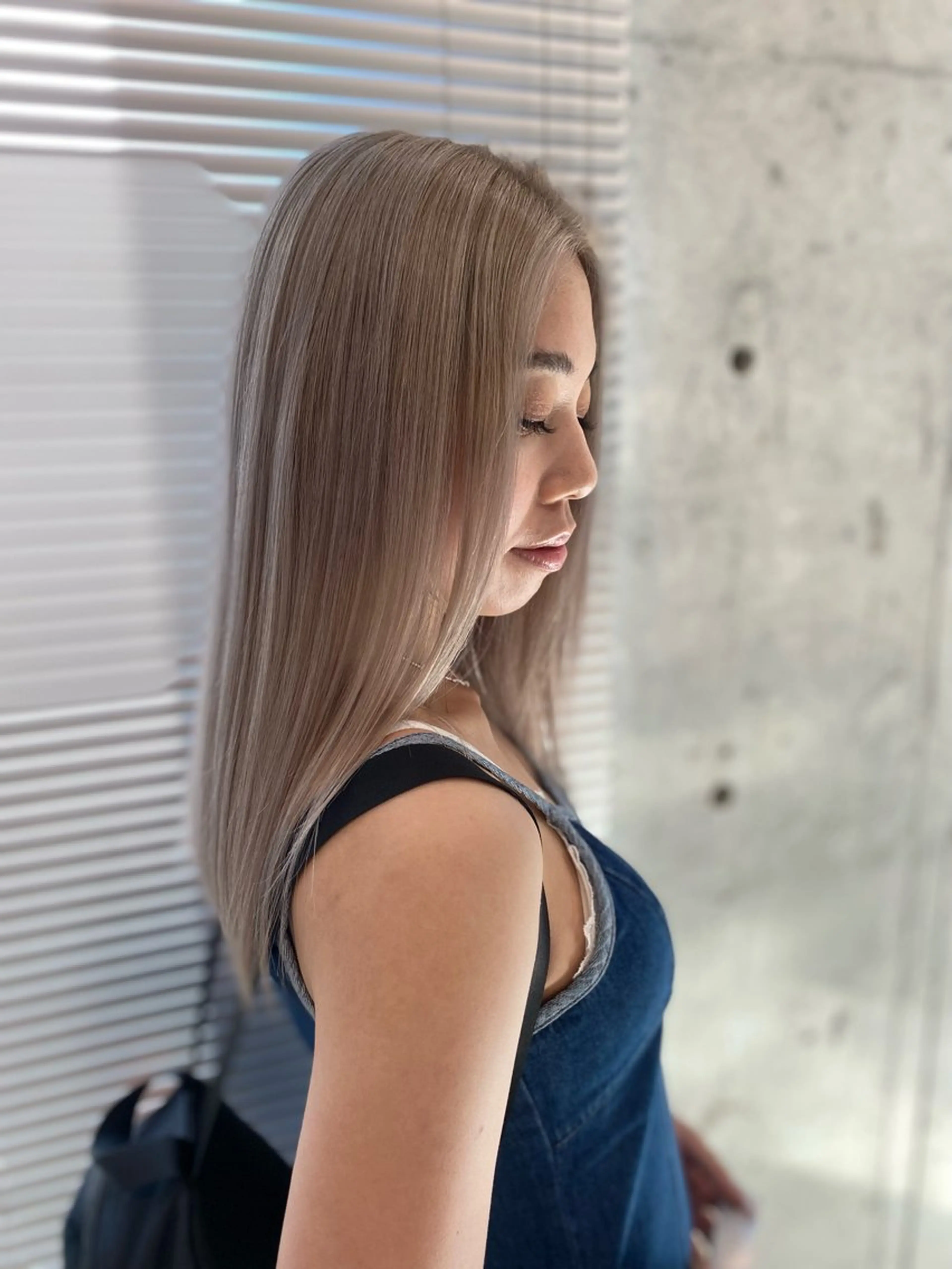 ミディアム カラー ヘアアレンジ アッシュ アッシュグレー アッシュグレージュ ブロンド グレージュ カット ヘアカラー mina 🌷のヘアスタイル
