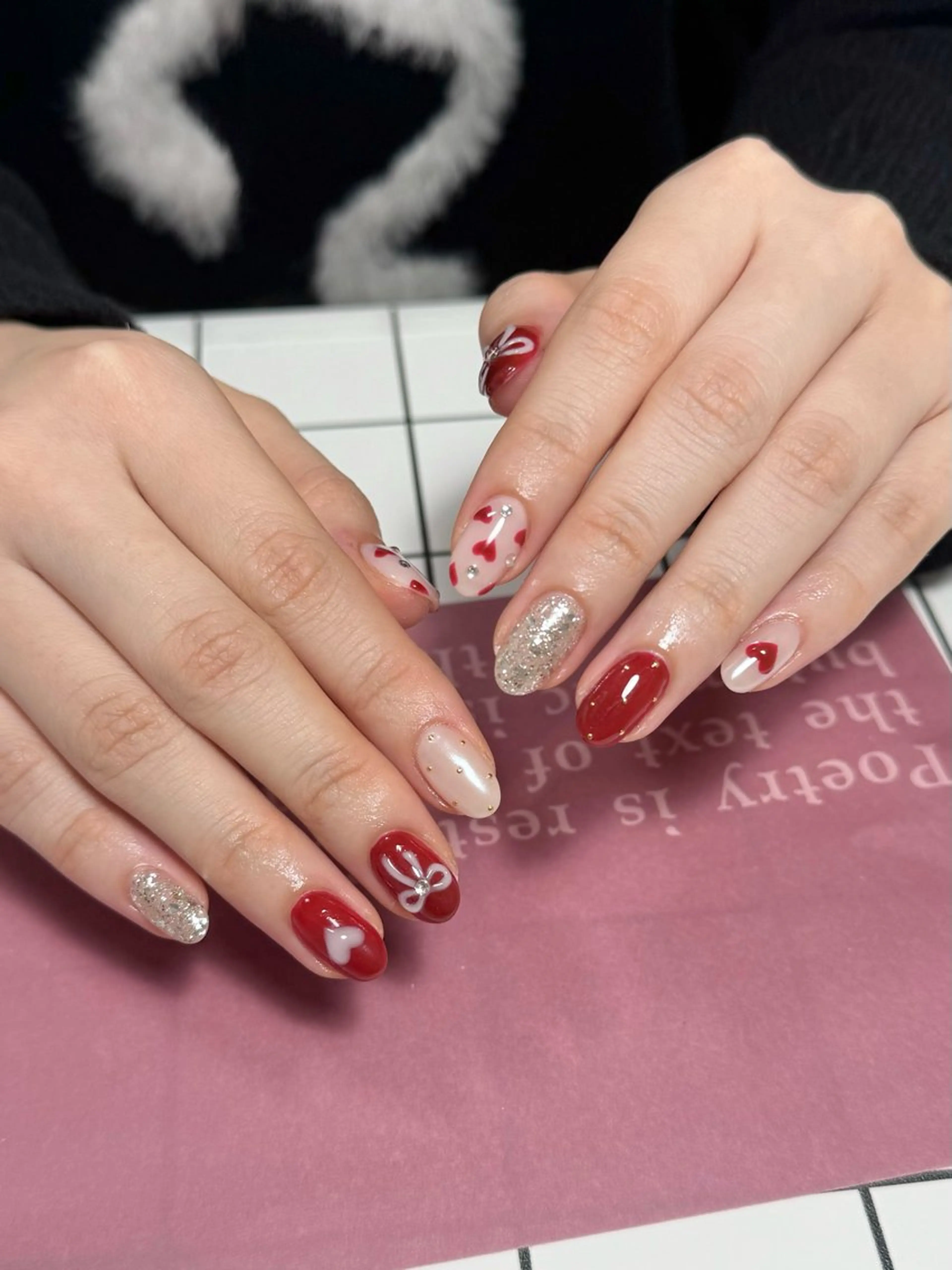 ネイル ボルドー ハート リボン 冬ネイル ハンドネイル nail salon CAREY 🎀のネイルデザイン