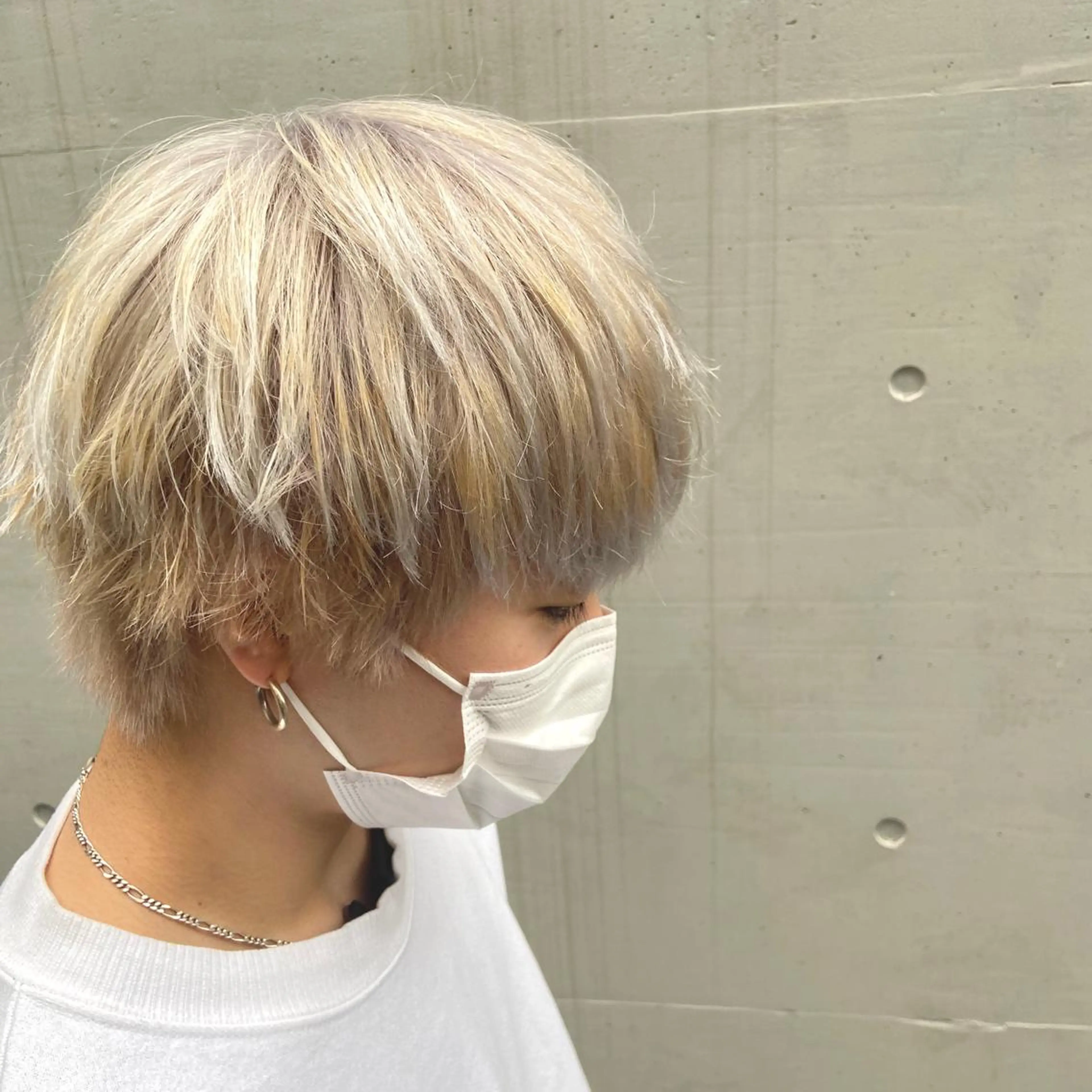 ショート カラー メンズ écouter所属・ジェンダーレスカット ハイトーン/カイセイのヘアスタイル