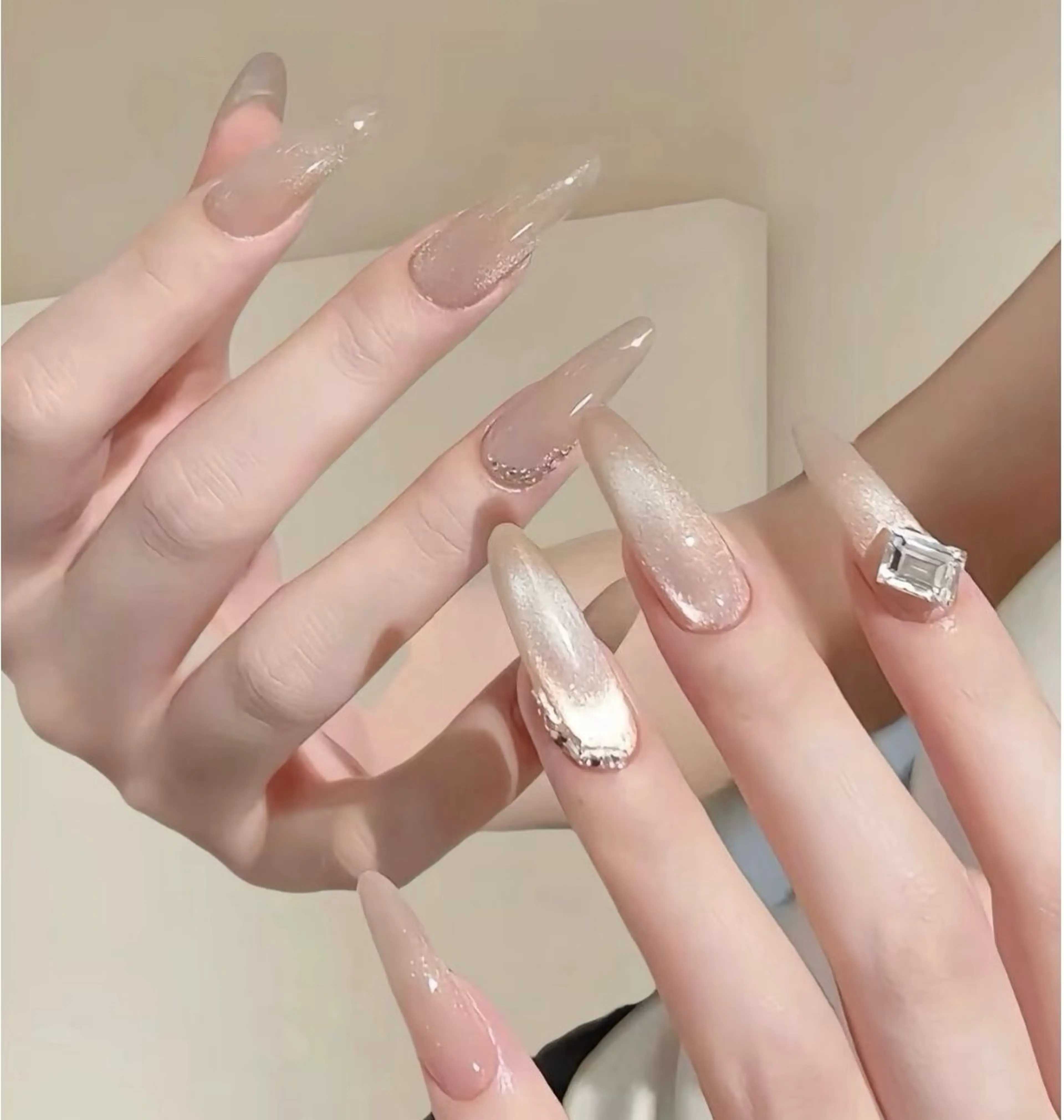 ネイル チークネイル 長さ出し フラワーネイル フレンチネイル ガーリー SunNail池袋駅 ワンホンネイルのネイルデザイン