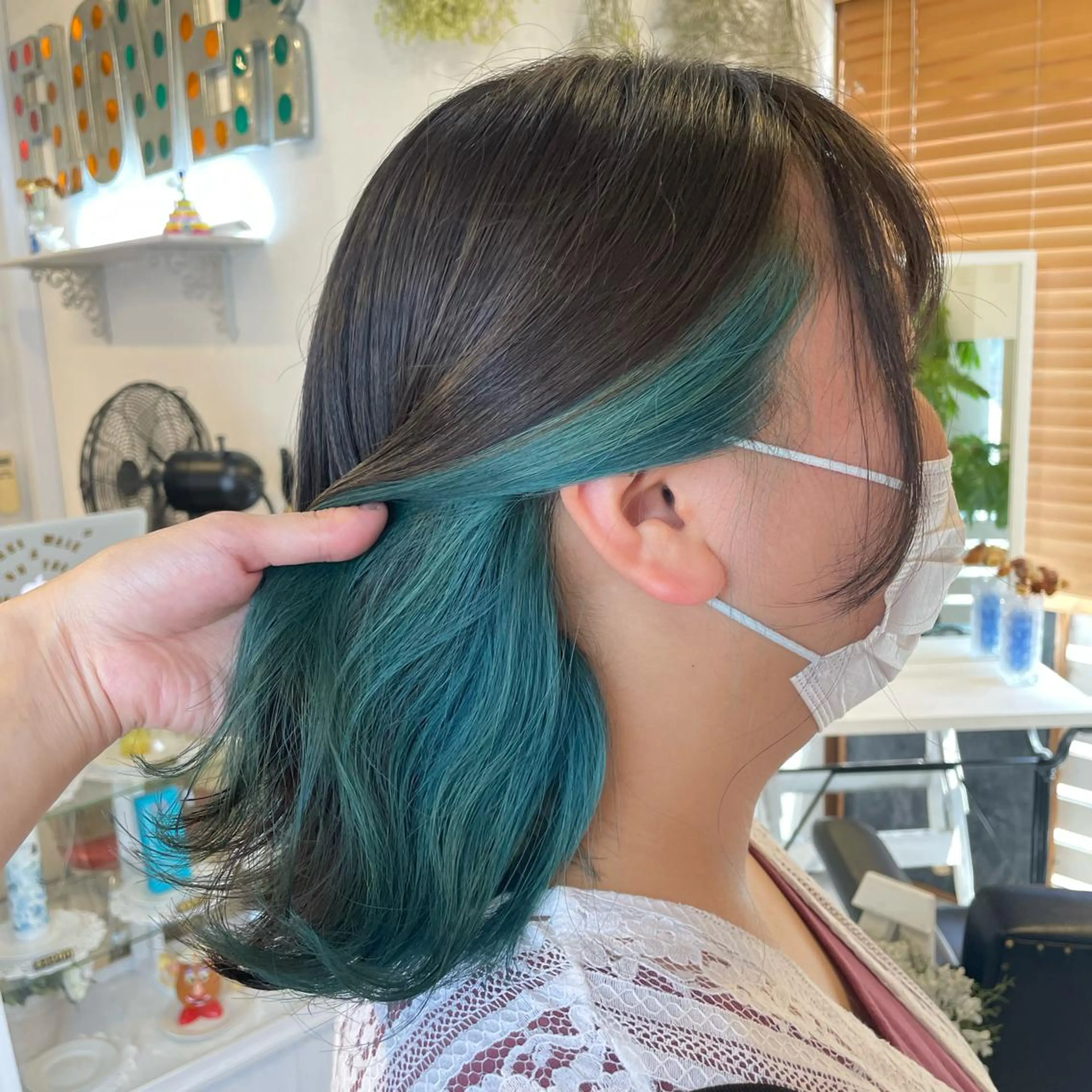 ミディアム カラー ブリーチ ケアブリーチ ダブルカラー インナーカラー/推し アニメカラー/ウルフのヘアスタイル