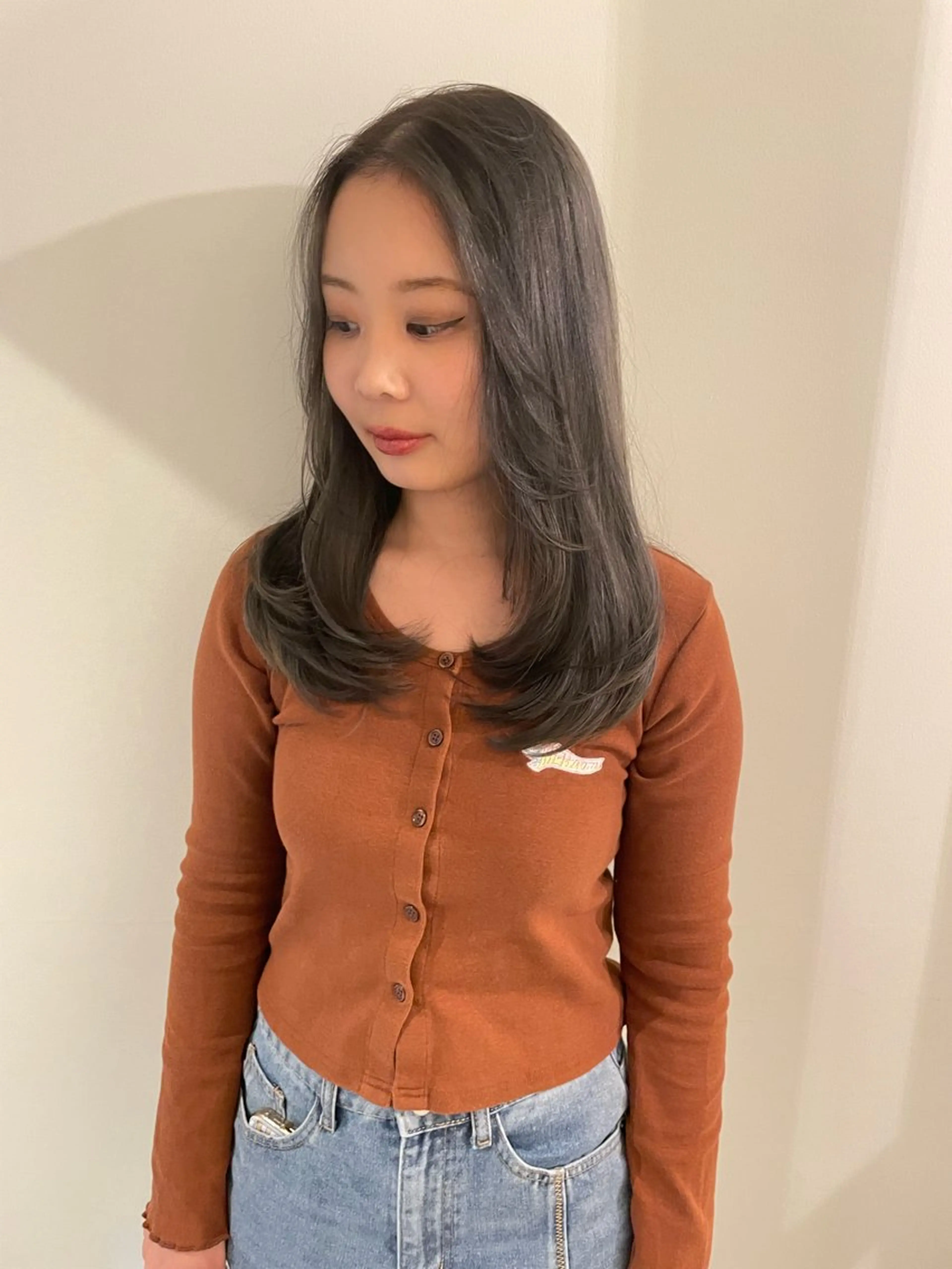 セミロング カラー グレージュ レイヤーカット カット ヘアカラー トリートメント 渋谷 留菜のヘアスタイル