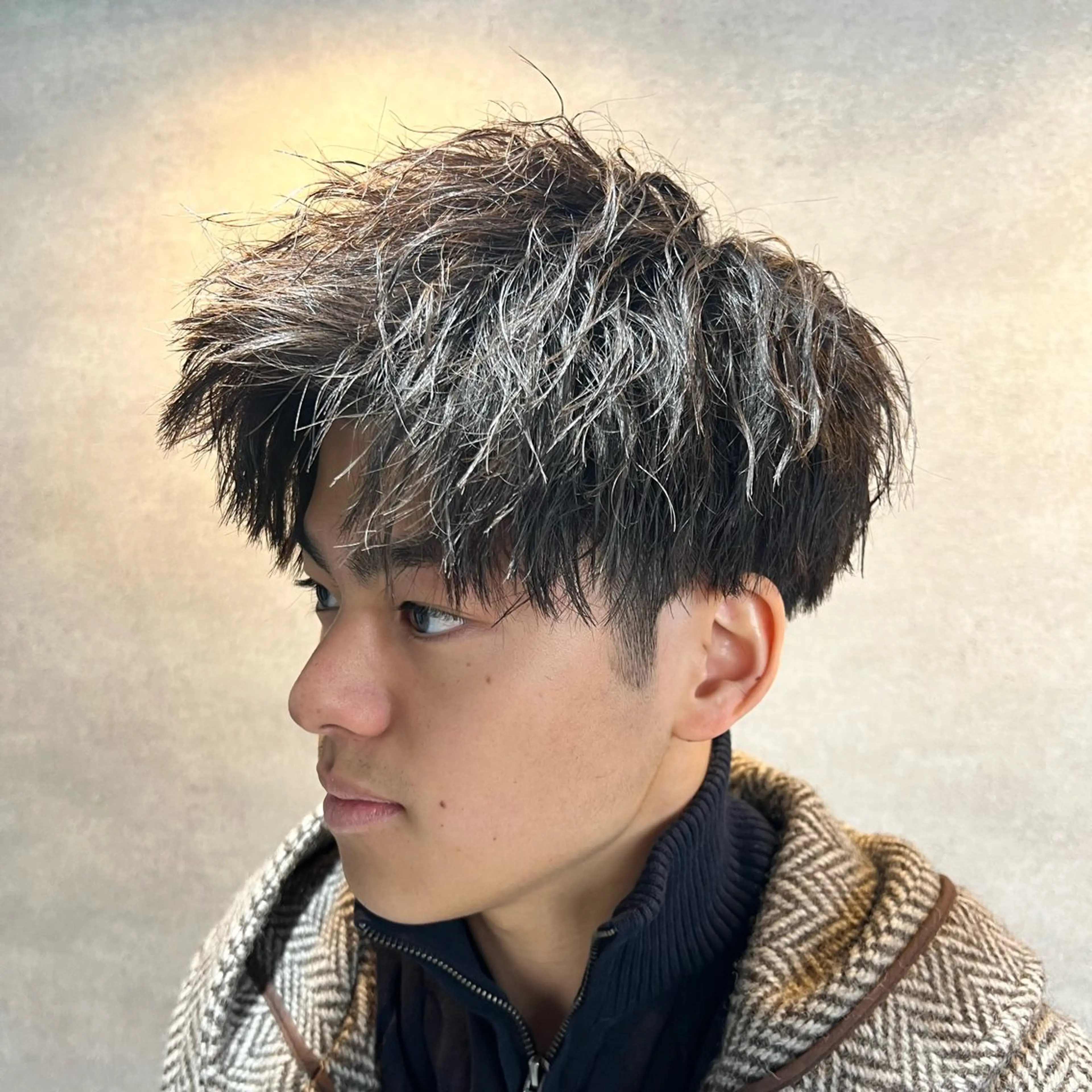 ショート カラー パーマ ヘアアレンジ メンズ センターパート メンズハイライト メンズメッシュ マッシュ メンズパーマ カット パーマ トリートメント ヘッドスパ ヘアセット メンズに優しい🔥メ ンズ特化/BLUCKのヘアスタイル