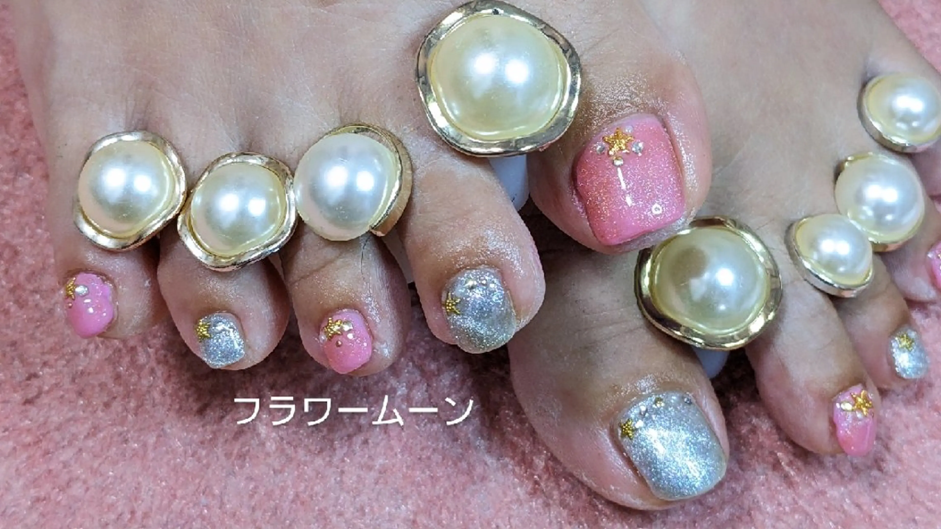 ネイル マグネットネイル フラワー ムーンのネイルデザイン