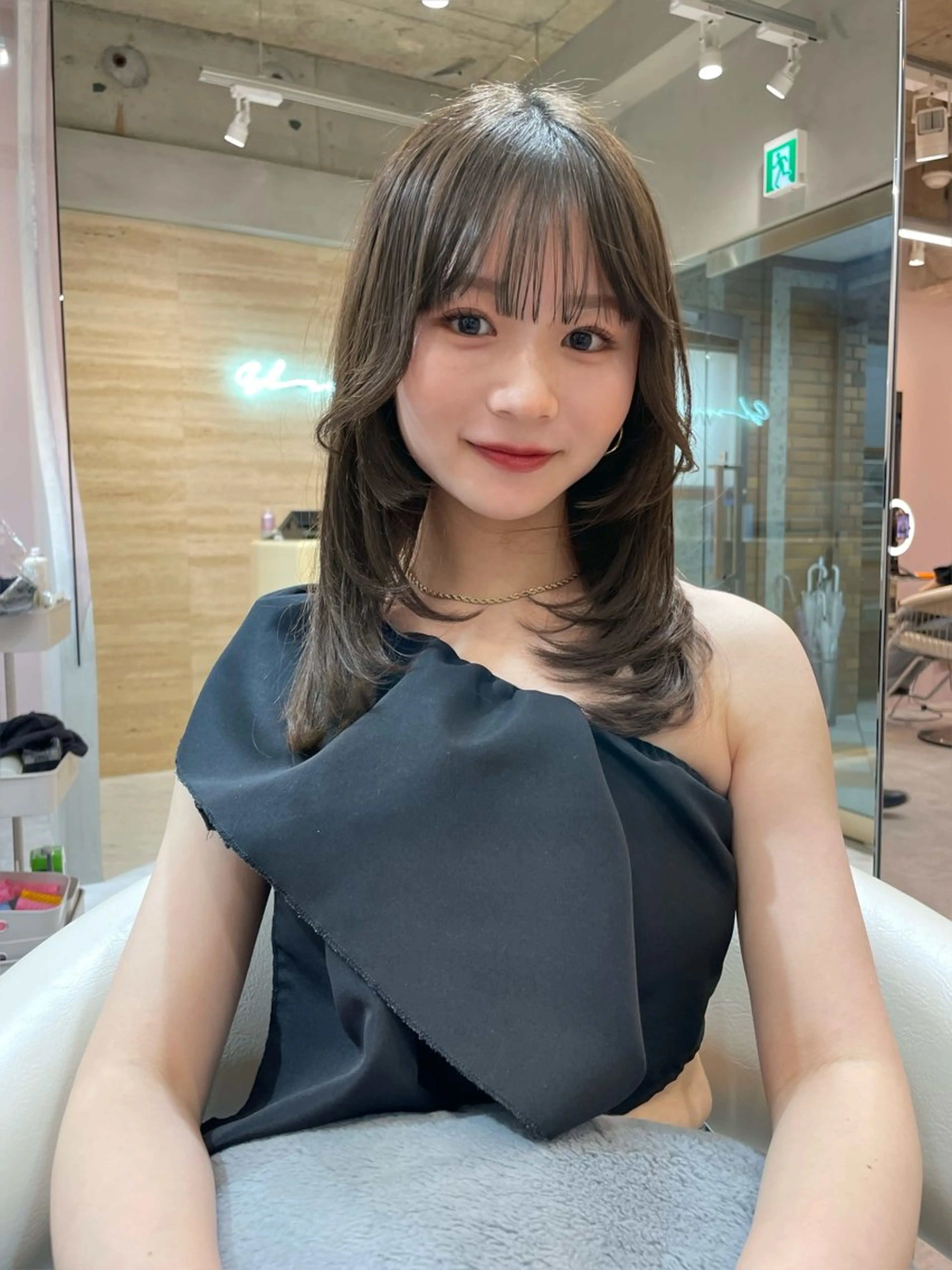 ロング チョコレートブラウン ピンクブラウン くびれヘア ヨシンモリ 韓国風ヘア カット ヘアカラー ささき すずねのヘアスタイル