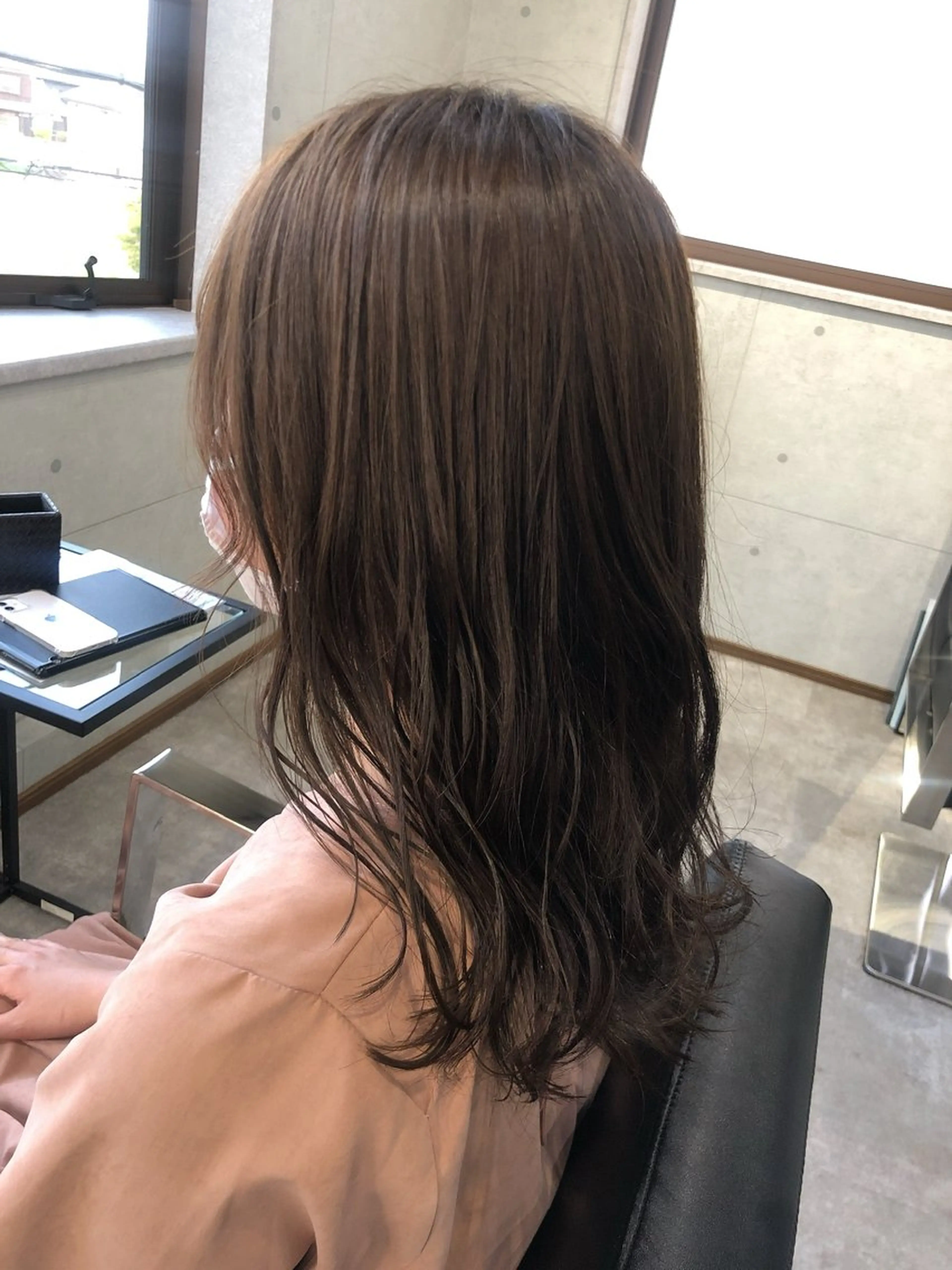 セミロング ボブ くびれヘア くせ毛 髪質改善 切りっぱなしロブ カット ヘアカラー REVE所属・REVE 【外国人風カラー】のヘアスタイル