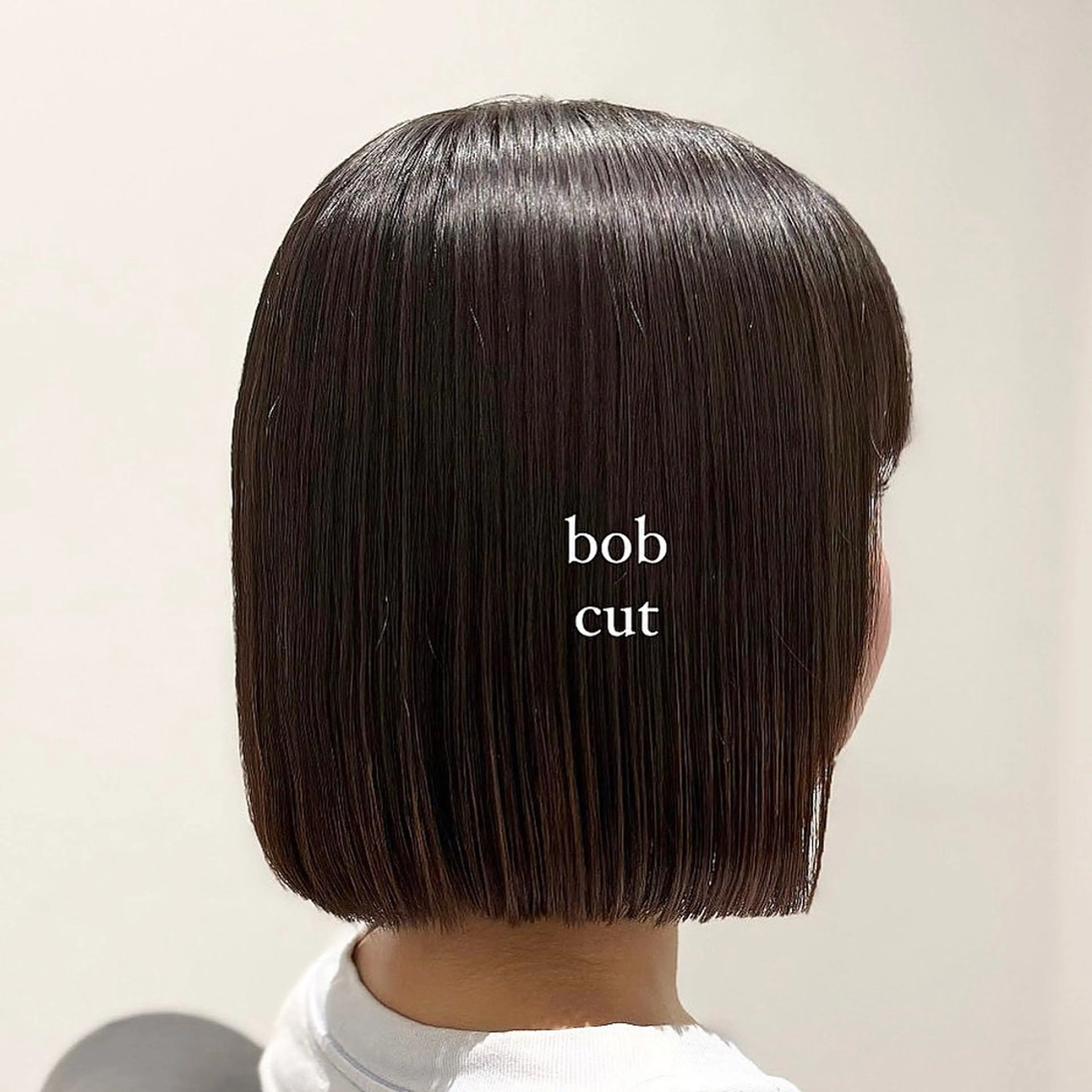 ミディアム ボブ カット 縮毛矯正 みお🥣ボブ｜透明感 ｜髪質改善ストレートのヘアスタイル