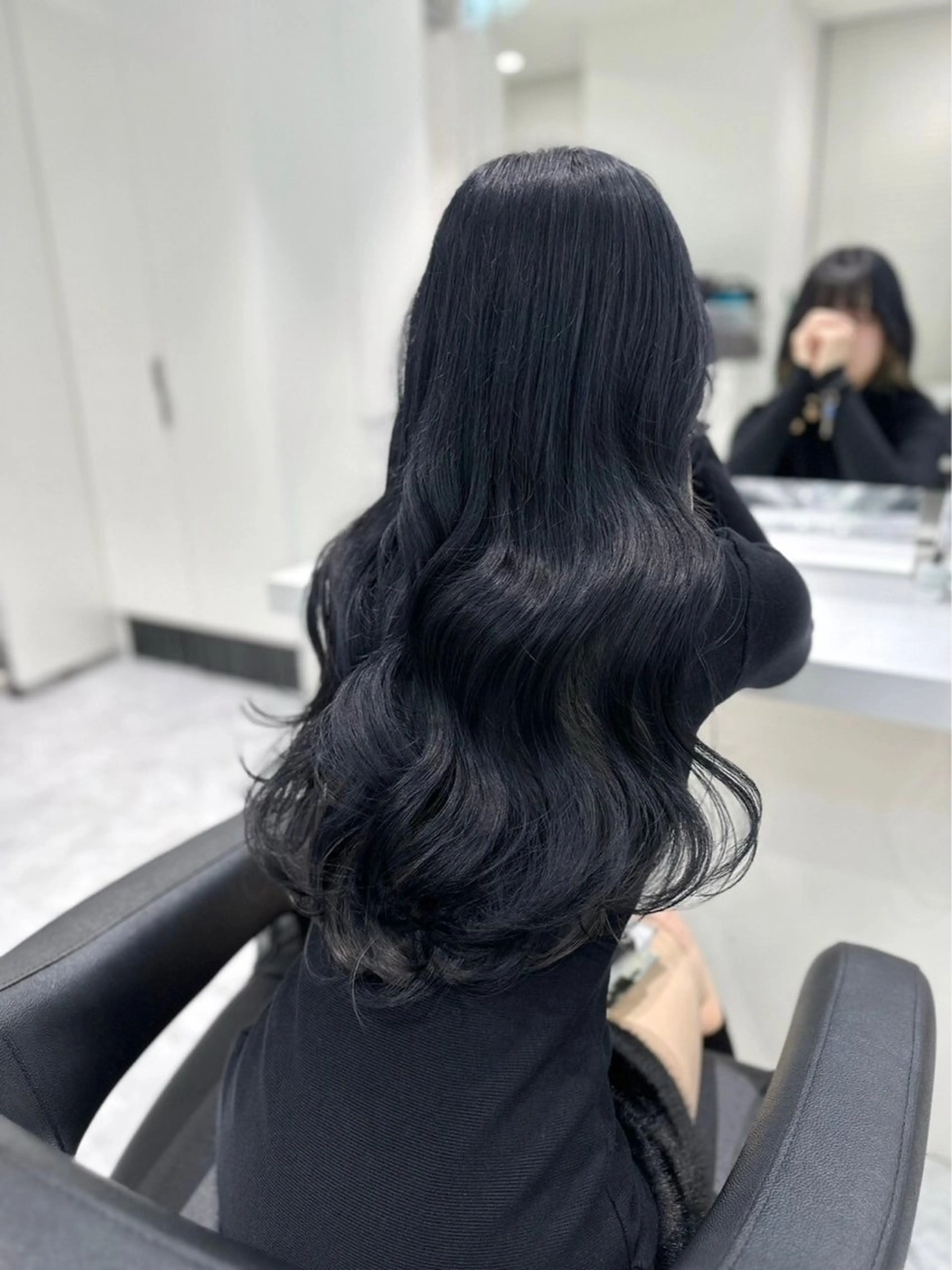 ロング ヘアカラー 大人っぽ透明感暗髪 🤍shio🤍のヘアスタイル