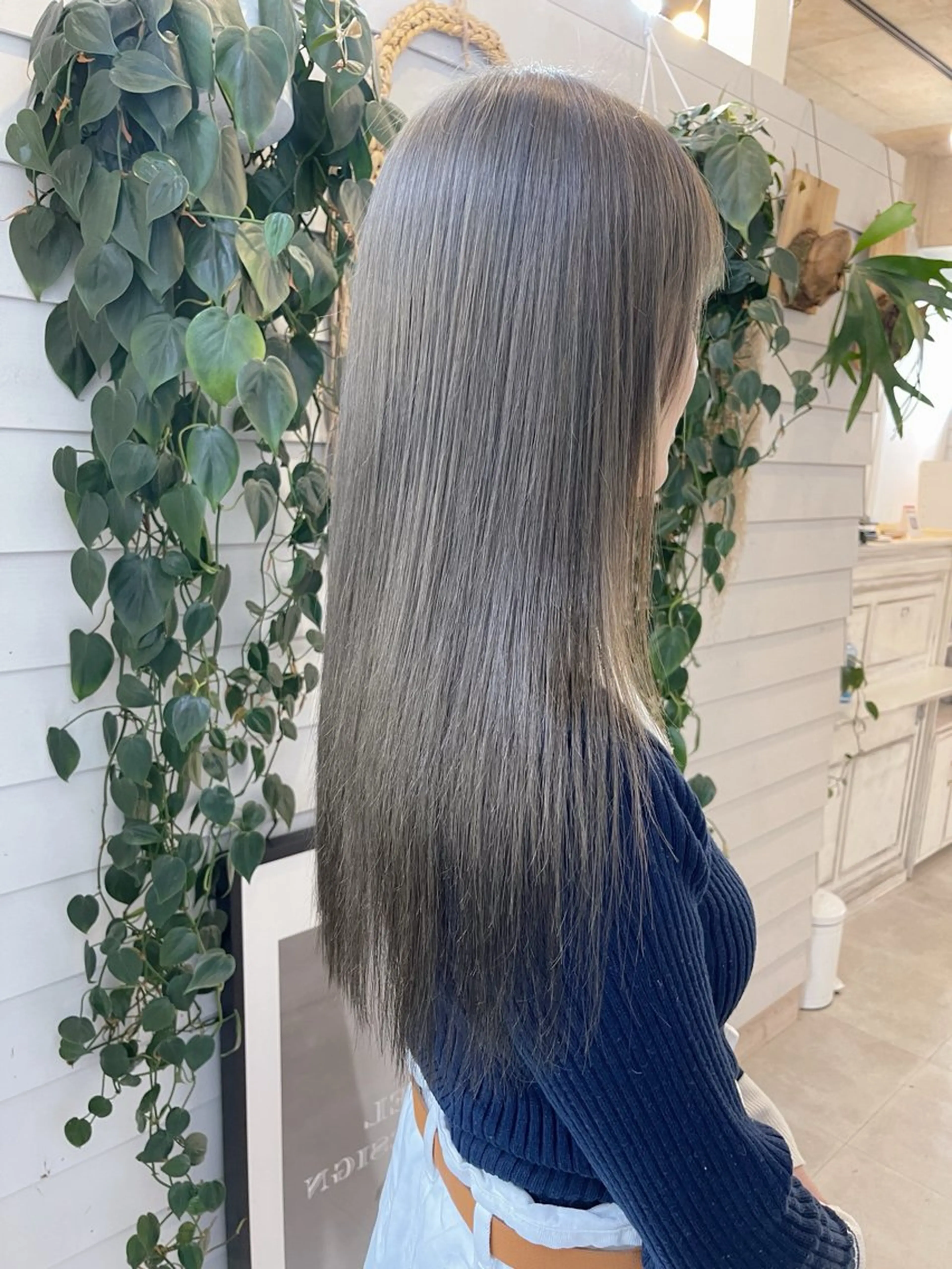 セミロング カラー ブリーチ ダブルカラー グレージュ ブリーチなしカラー オリーブグレージュ ヘアカラー トリートメント AiM 大名のヘアスタイル