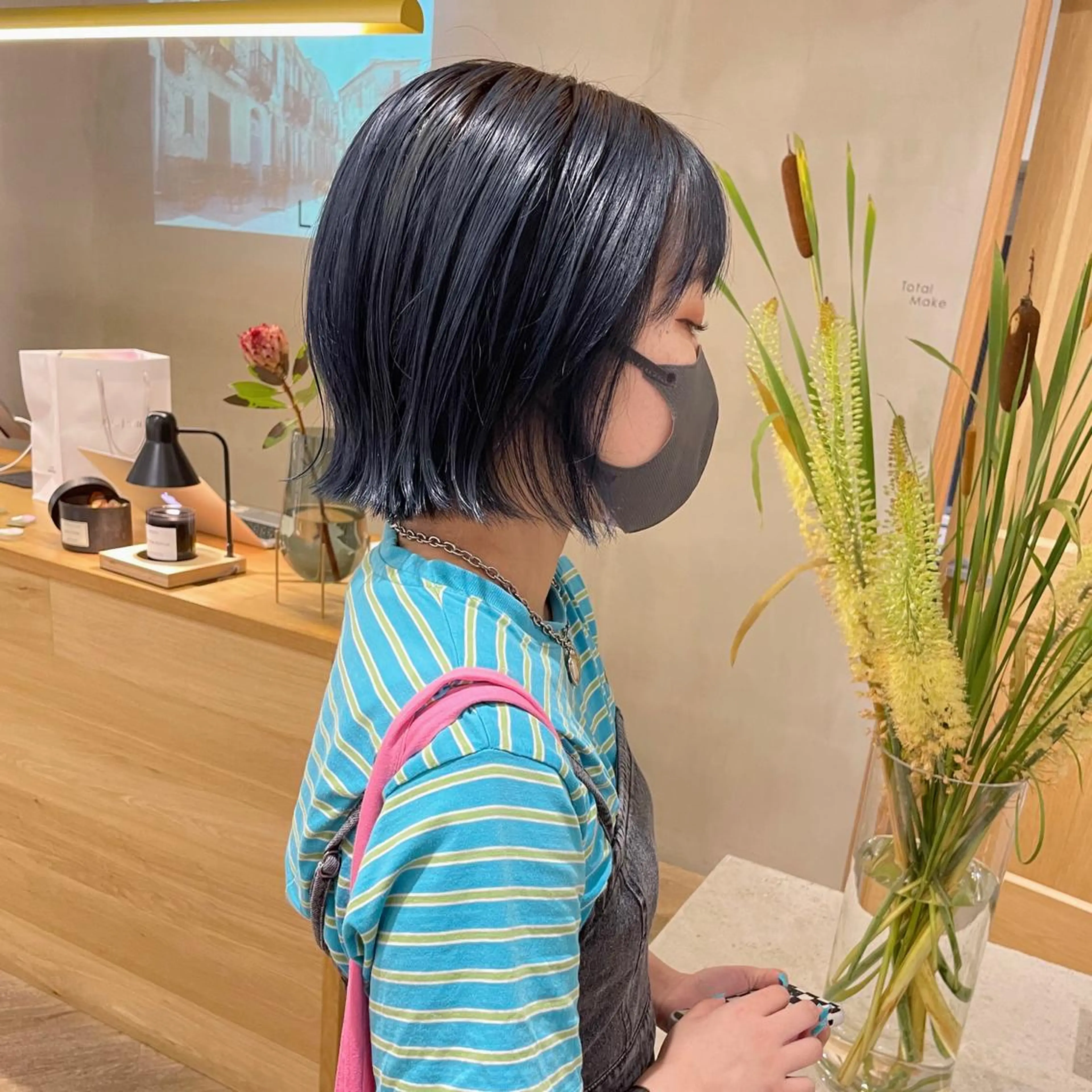 ミディアム カラー ミディアムパーマ ブリーチ ブルーカラー ブルーグレー ケアブリーチ ヘアカラー ブリーチ/レイヤー 🌻Mutsumiのヘアスタイル