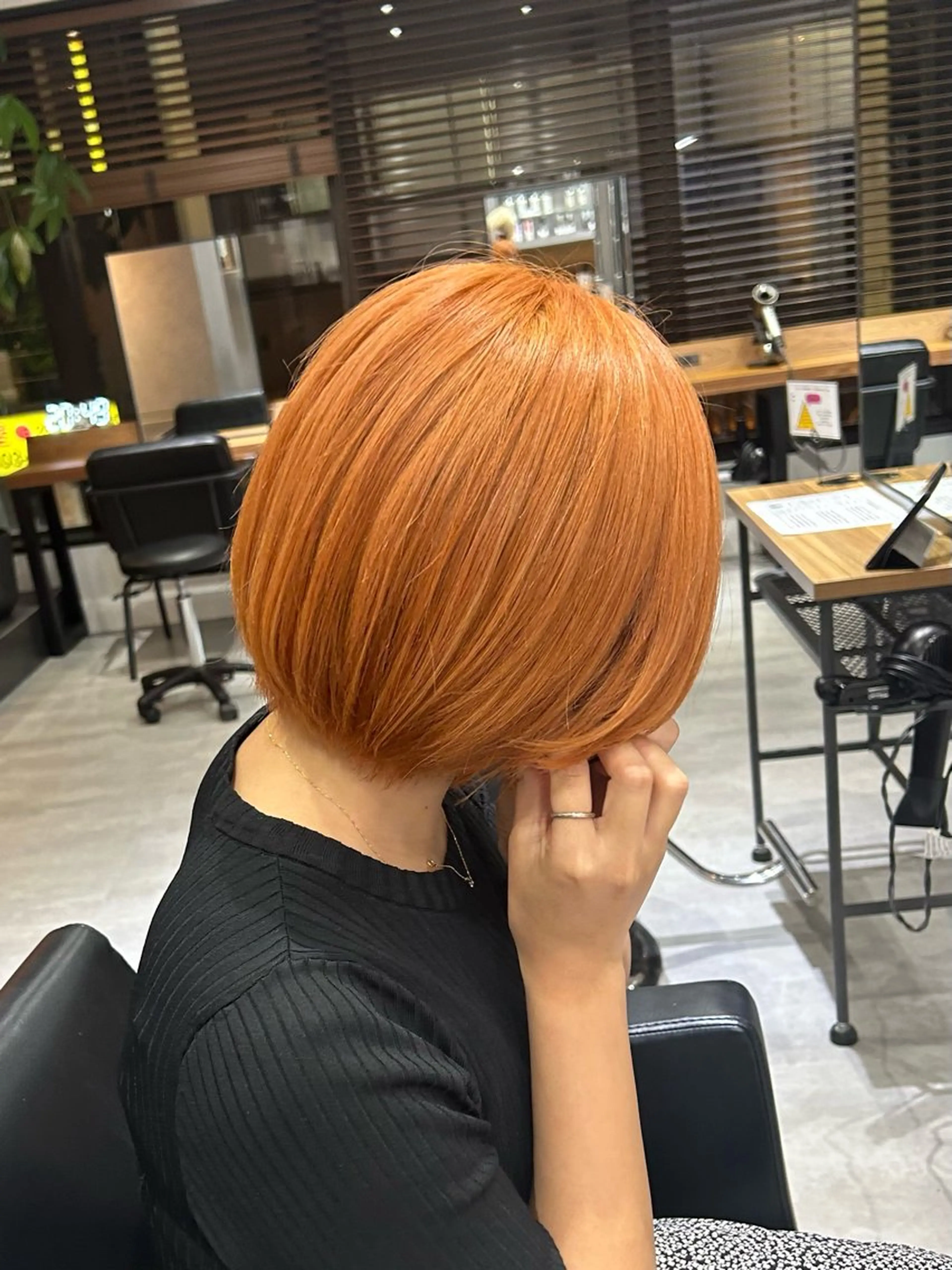 ショート カラー ブリーチ ブラウンカラー オレンジ オレンジブラウン ENA💗NEXT /ハイトーンエクステのヘアスタイル