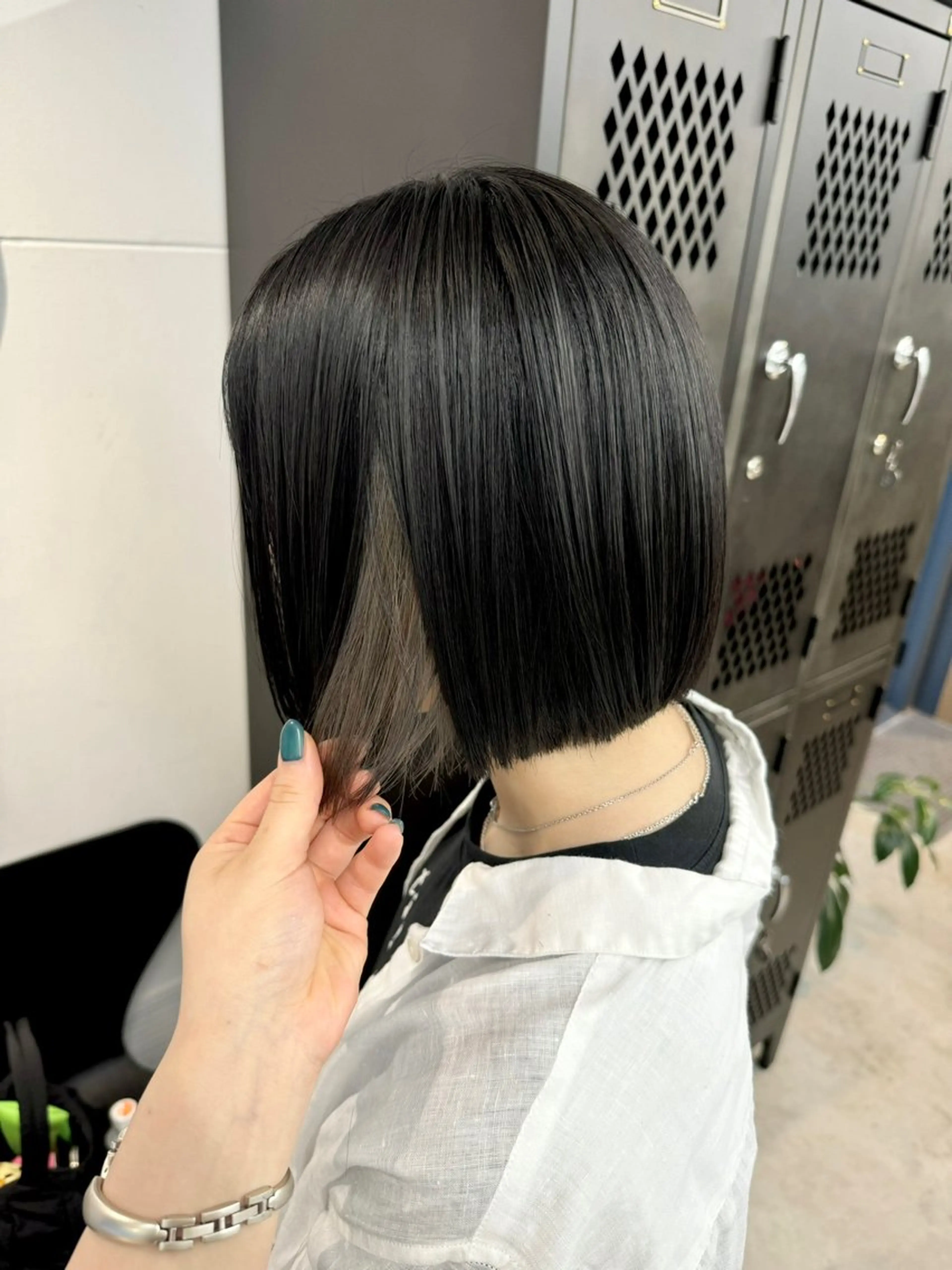 ショート INORI|艶カラ ー|フェイスレイヤーのヘアスタイル