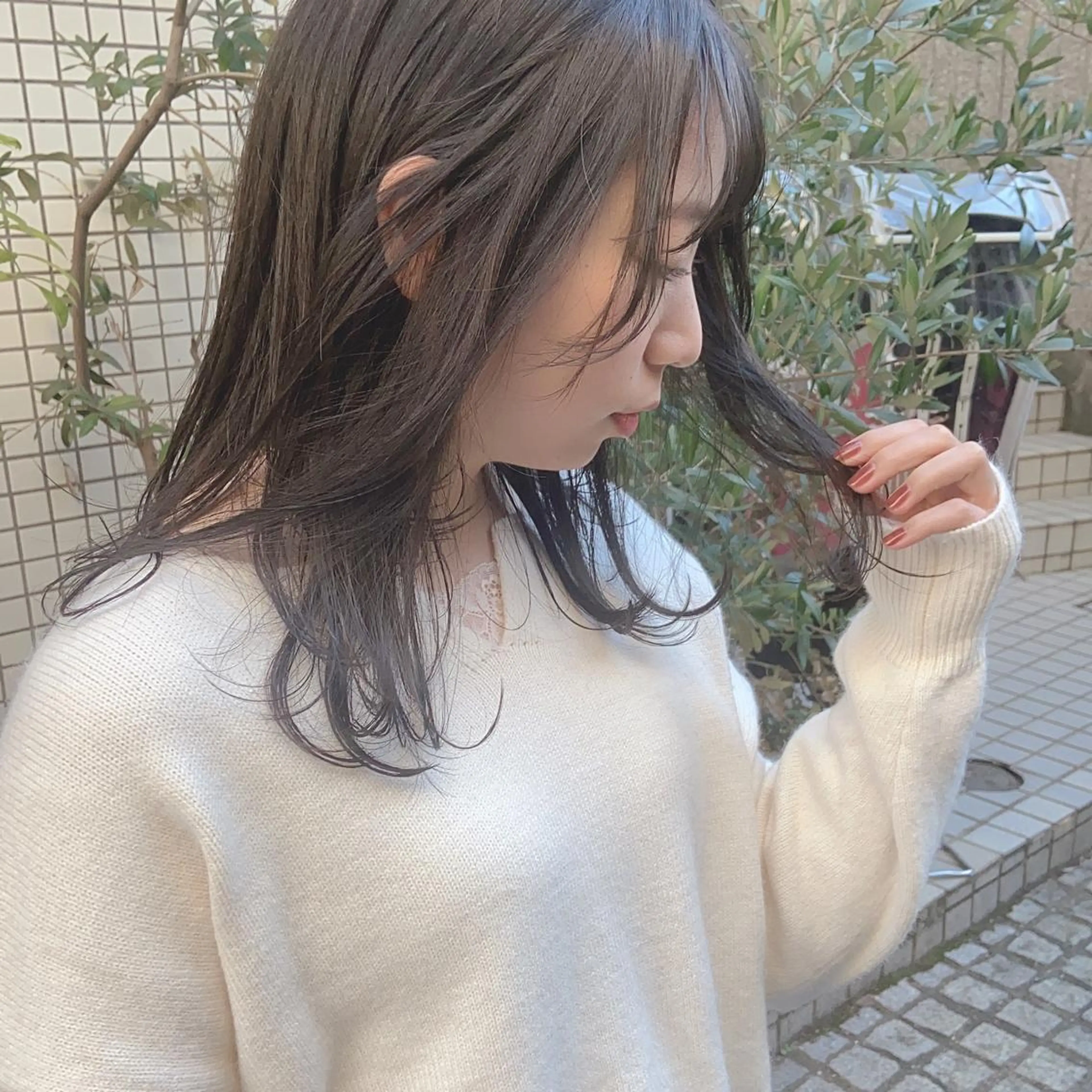 ミディアム カラー 透明感カラー グレージュ オリーブグレージュ オリーブグレー 外国人風カラー カジュアルを女っぽく 𝗮𝘆𝗮𝗰𝗼のヘアスタイル