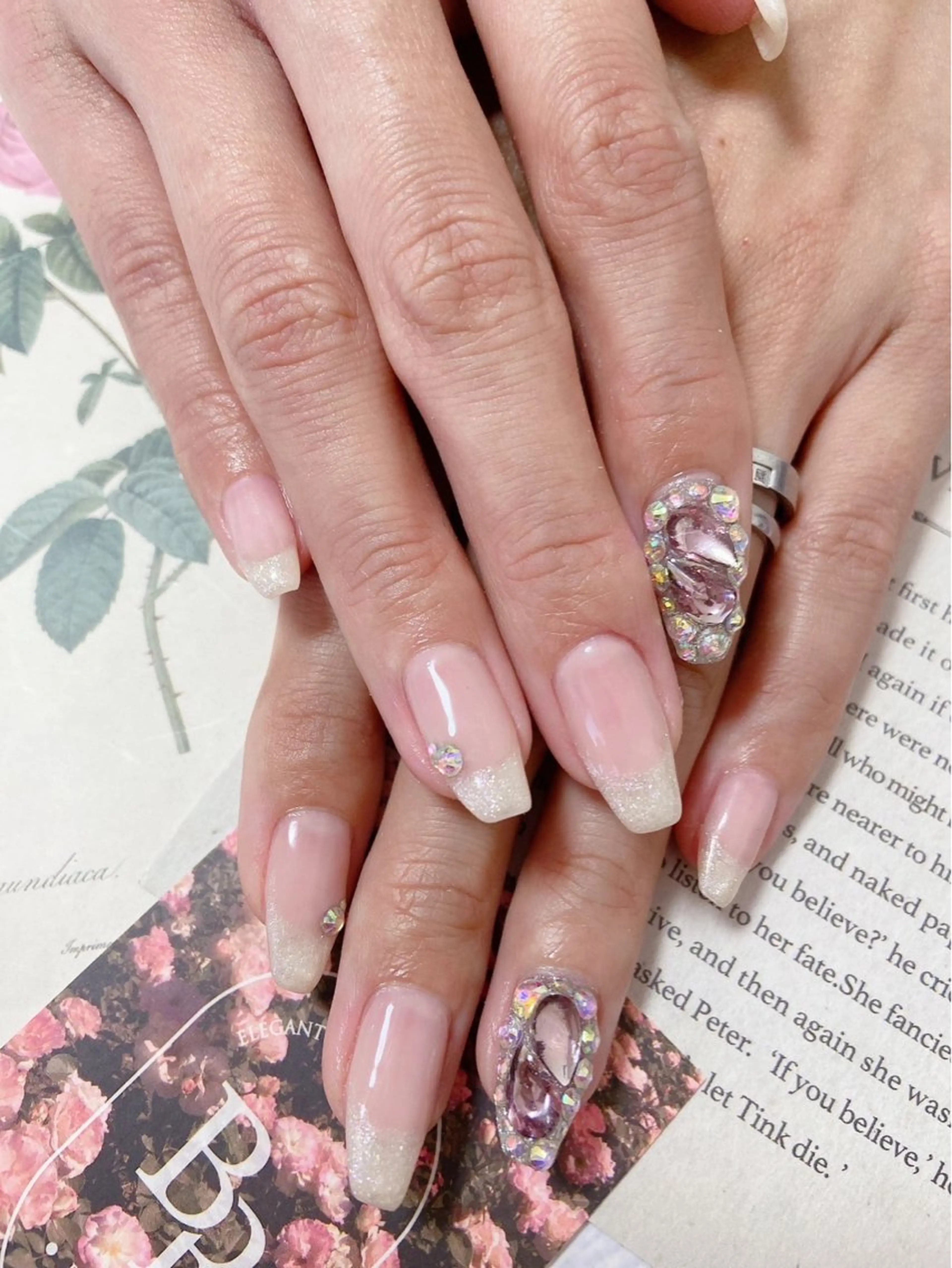 ネイル フレンチネイル ラメ(グリッター) シンプルネイル ストーンネイル ハンドネイル nail salon Berry所属・前田 りかのネイルデザイン