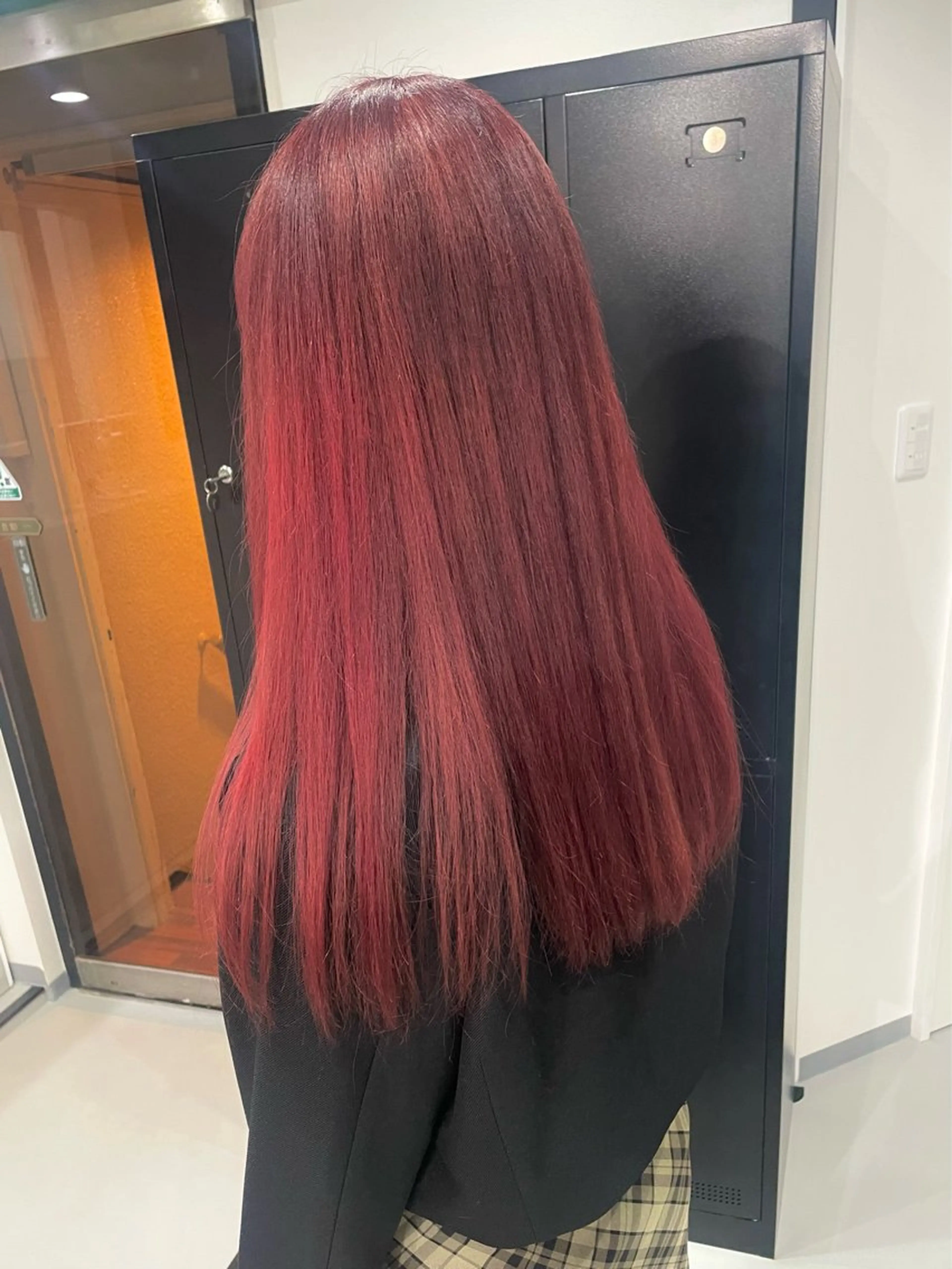 ロング ヘアカラー 尾形 日和のヘアスタイル