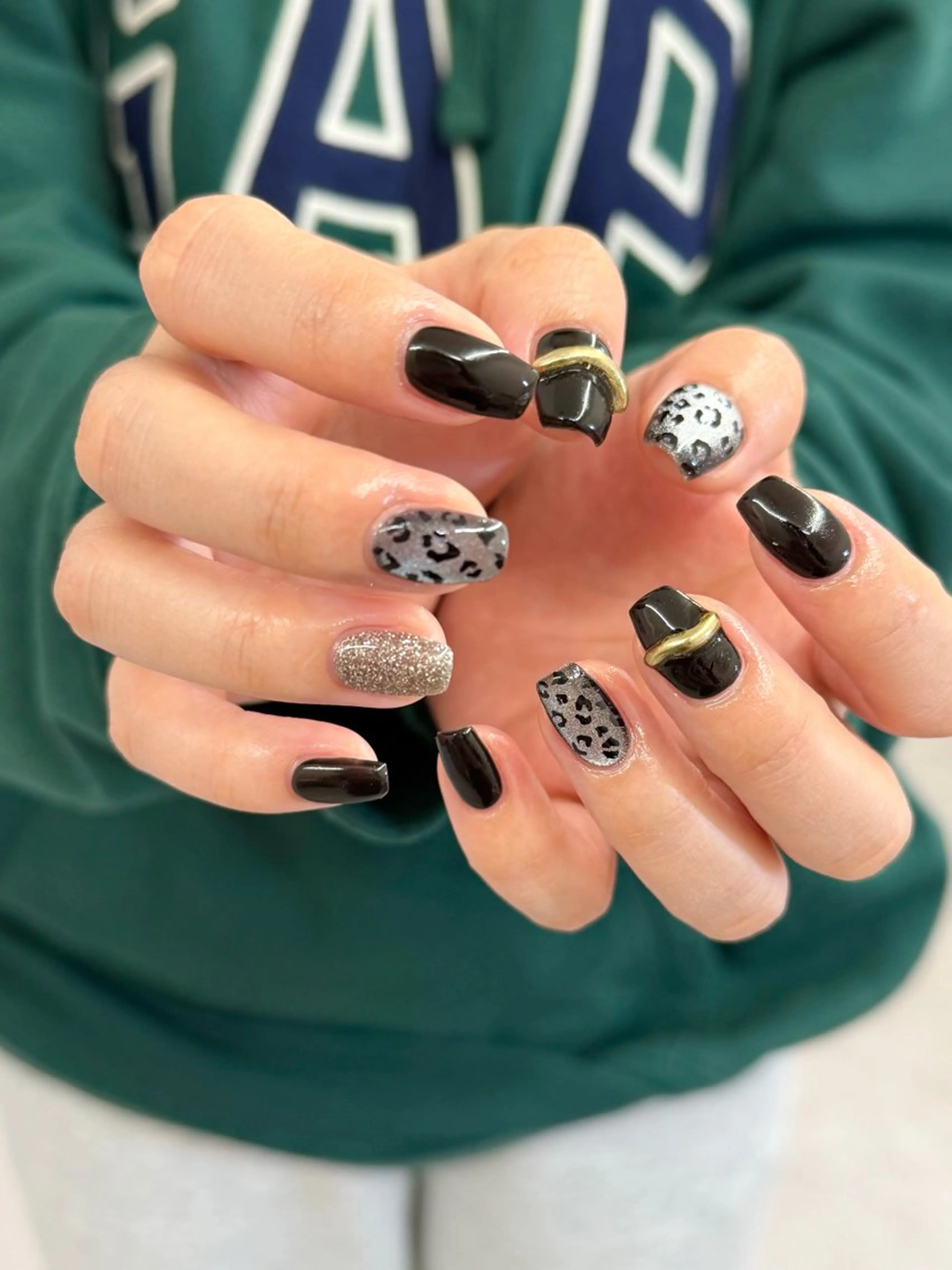 ネイル アニマル柄 ジェルネイル キラキラネイル マグネットネイル ニュアンスネイル Bana_ Nailのネイルデザイン