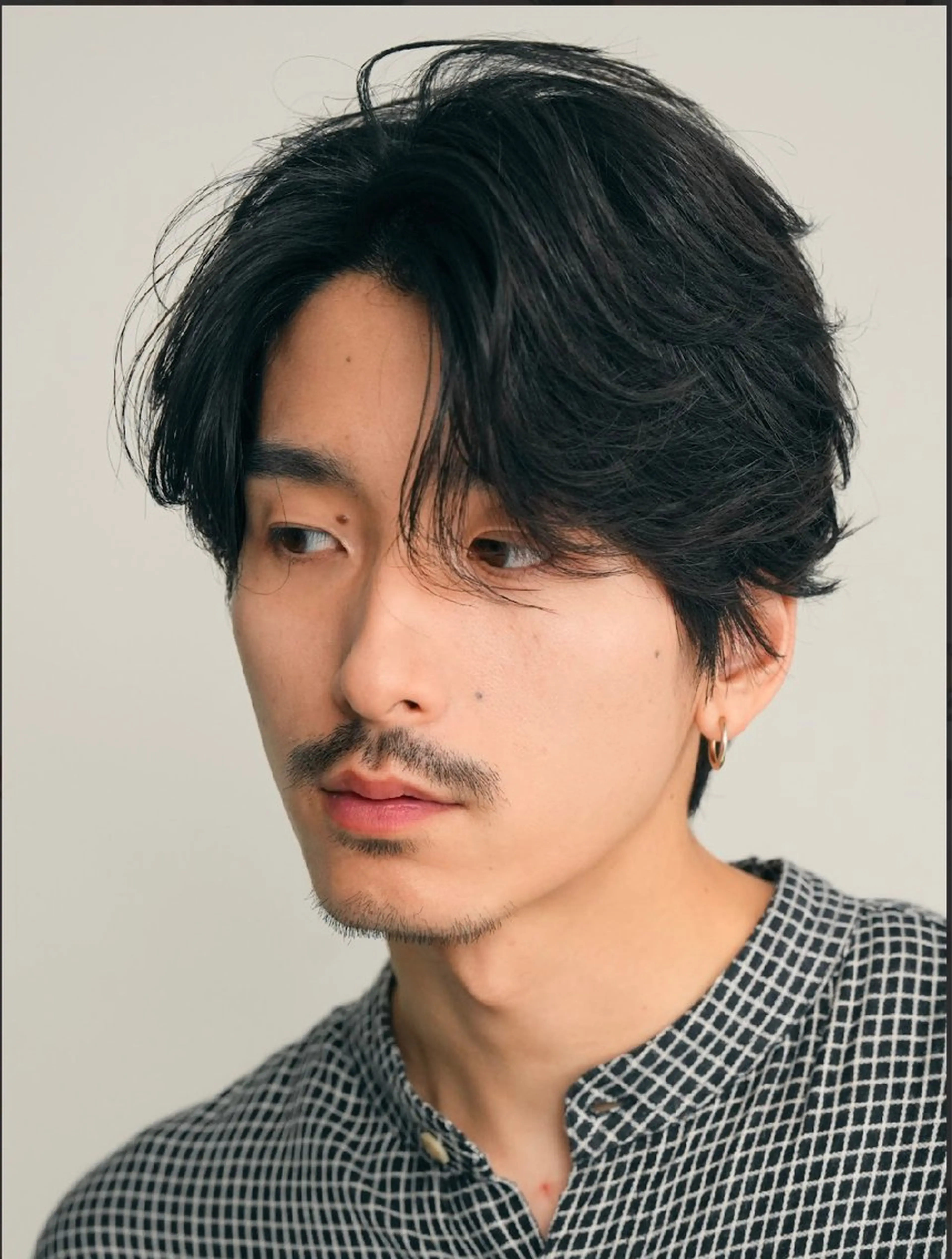 ミディアム パーマ メンズ ミディアムパーマ フェザーパーマ メンズパーマ 夏果⭐︎fifth 天神 海外風パーマのヘアスタイル