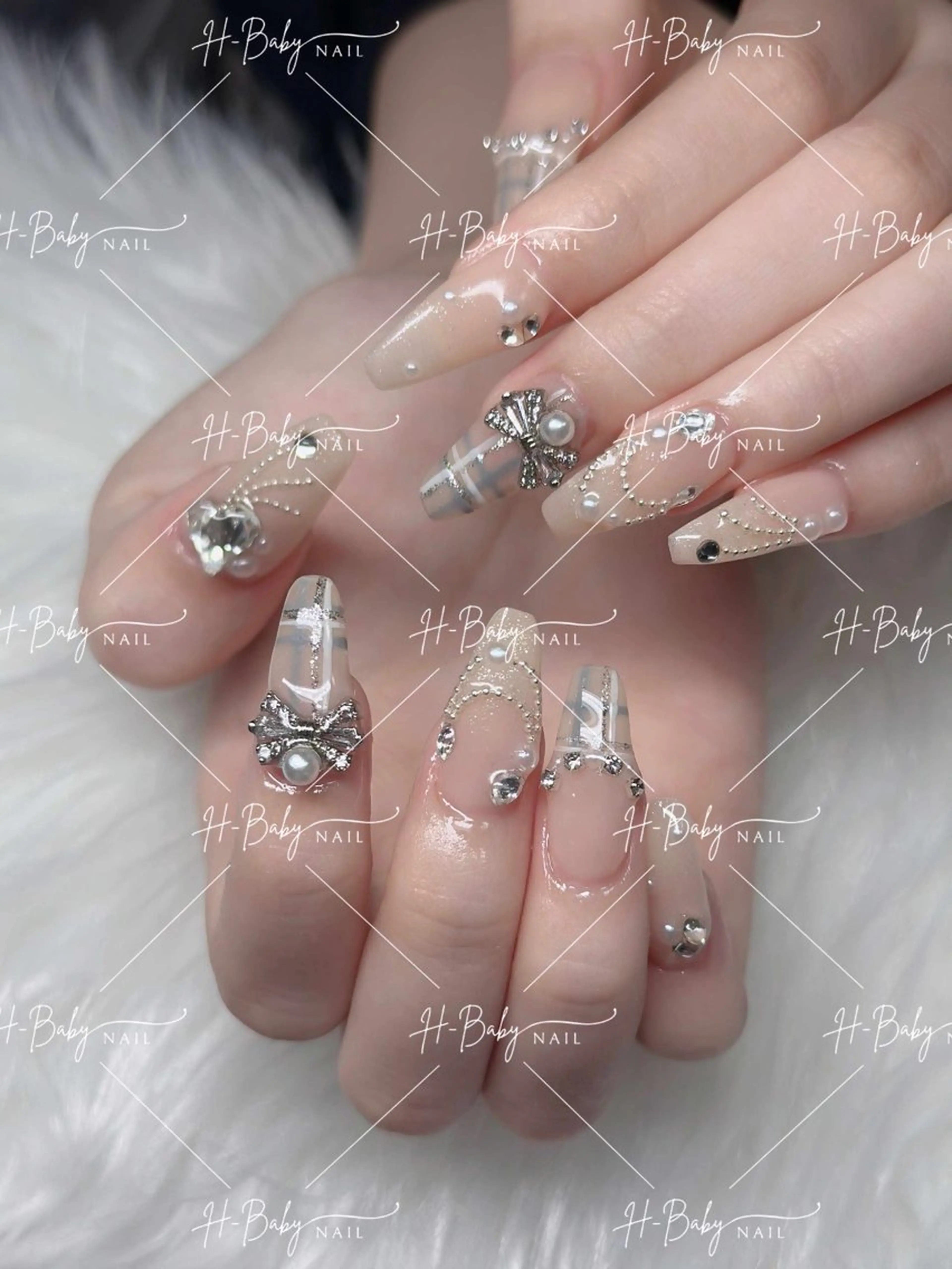 ネイル フレンチネイル ジェルネイル ハロウィン キラキラネイル 韓国ネイル ハンドネイル H.baby Nail Salonのネイルデザイン