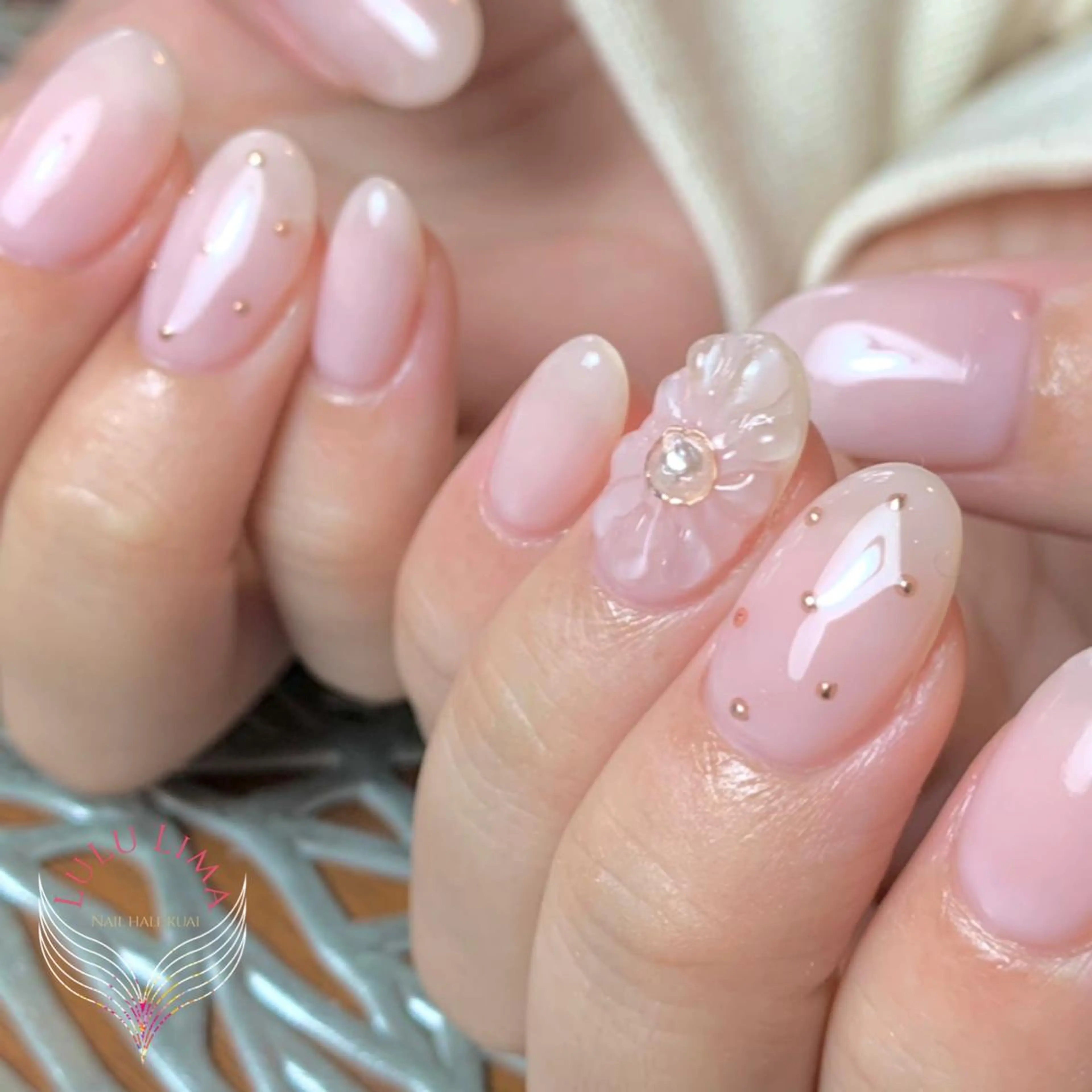 ネイル アートネイル クリアネイル ドット ぷっくりネイル ハンドネイル フットネイル ハンドケア LULU LIMAのネイルデザイン