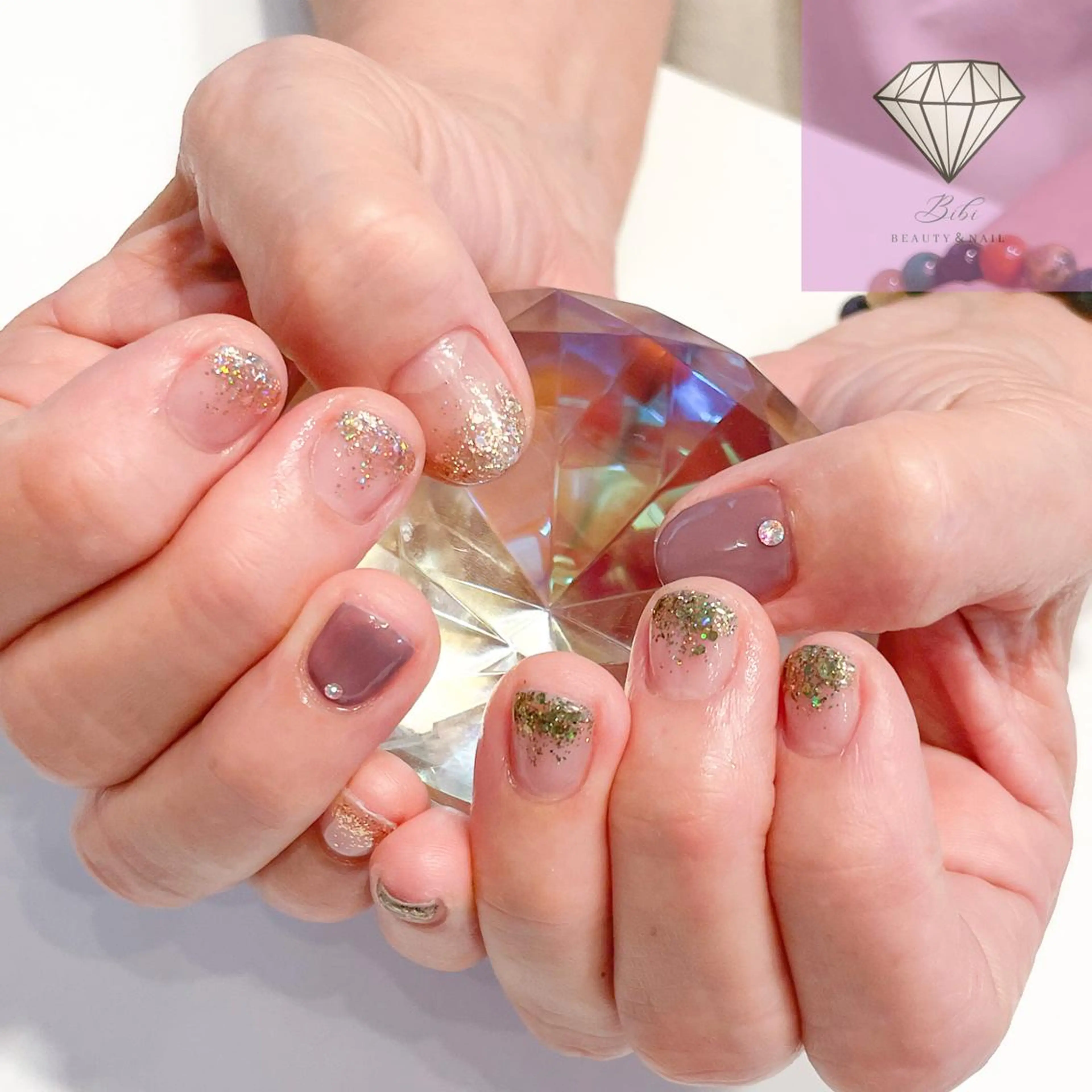 ネイル グラデーション ラメ(グリッター) ラメグラデーション ワンカラーネイル ストーンネイル ハンドネイル ネイルサロン💎 Bibiのネイルデザイン
