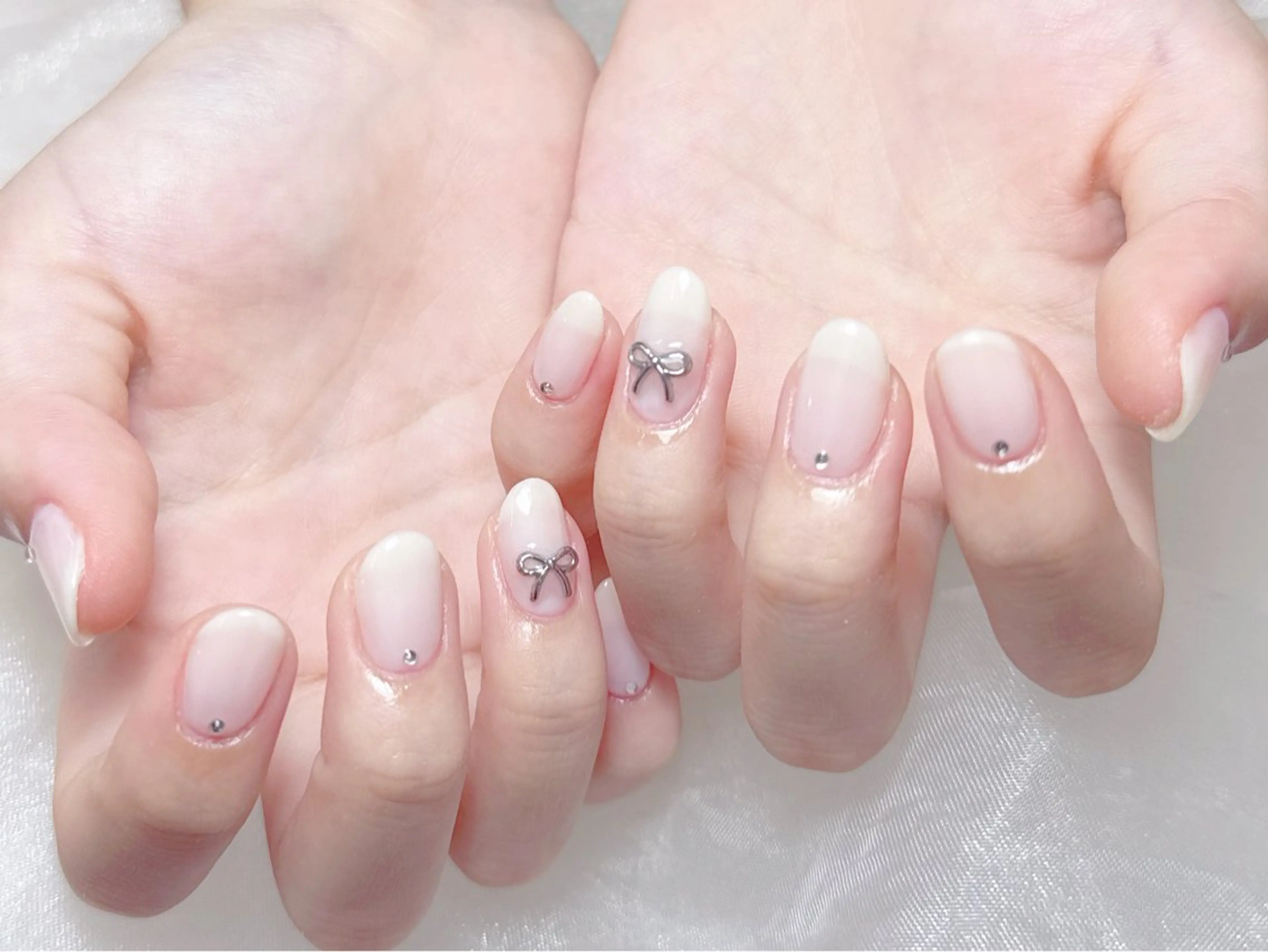 ネイル オーロラネイル フレンチネイル グラデーション 韓国ネイル マグネットネイル ハンドネイル NOA NAILのネイルデザイン