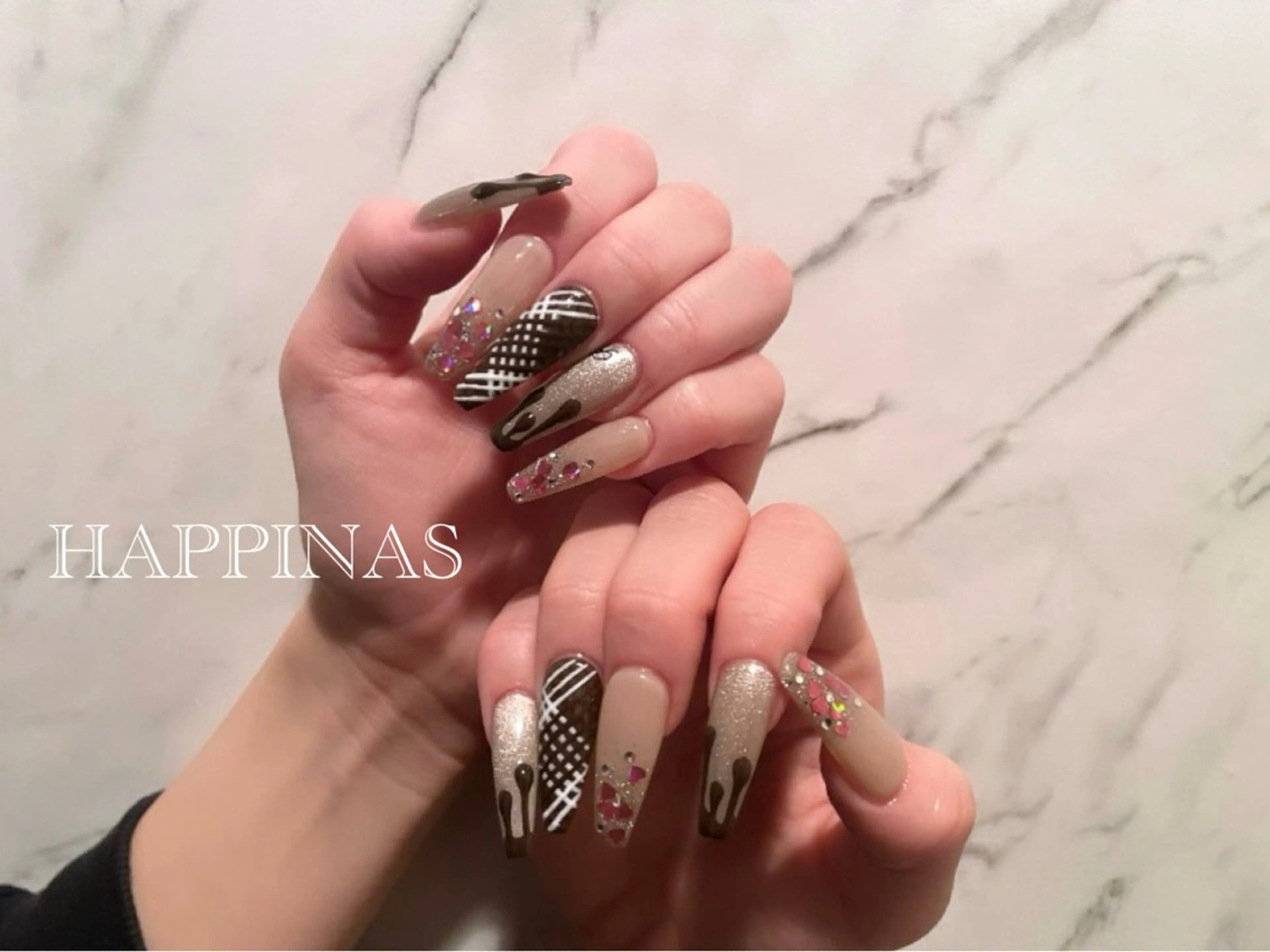 ネイル アートネイル ハート マグネットネイル ぷっくりネイル スカルプネイル ハンドネイル HAPPINAS Jrネイリスト💅のネイルデザイン