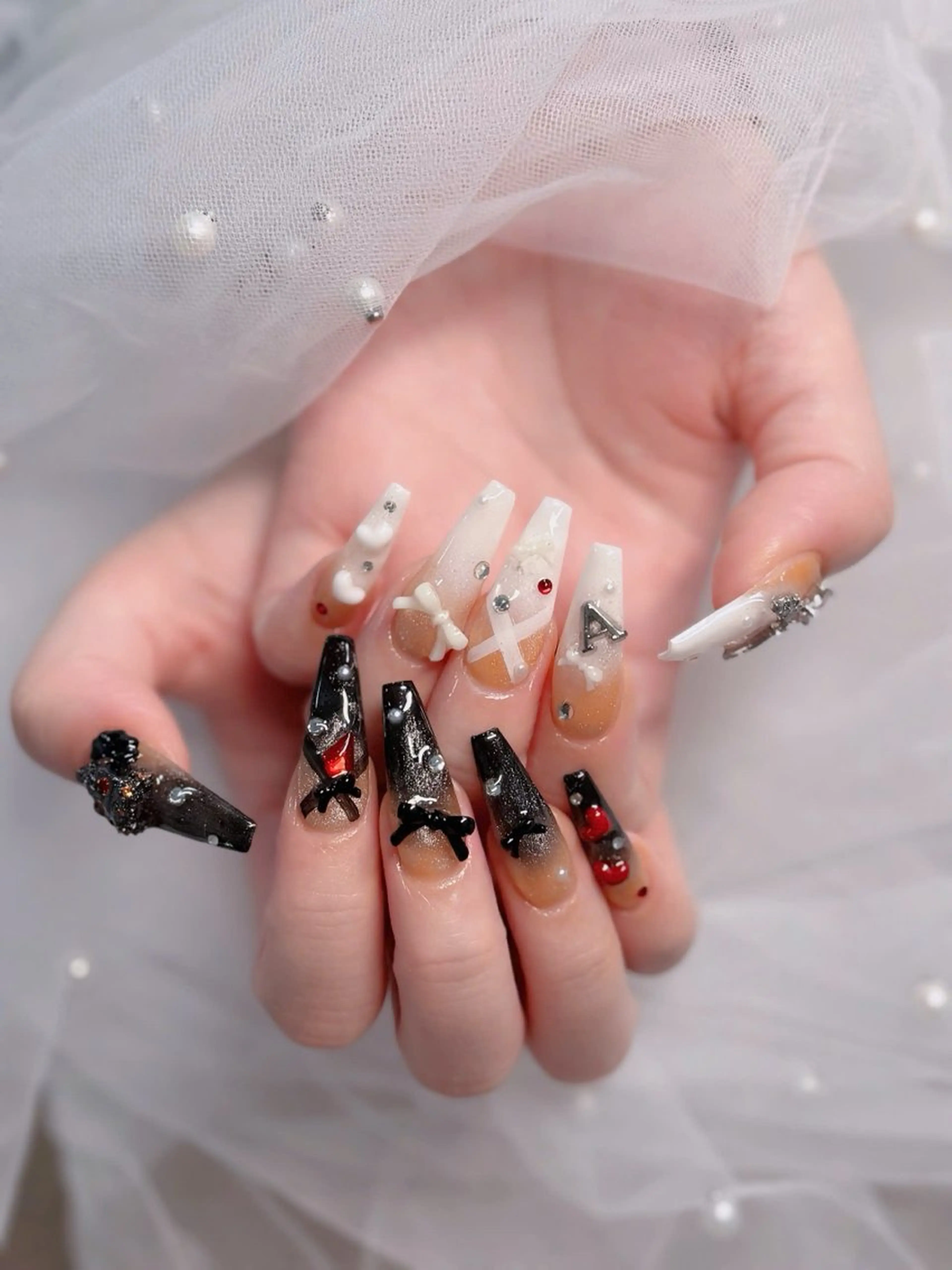 ネイル フレンチネイル ジェルネイル ガラスフレンチ ハロウィン ハート H.baby nail所属・H.baby Nail Salonのネイルデザイン
