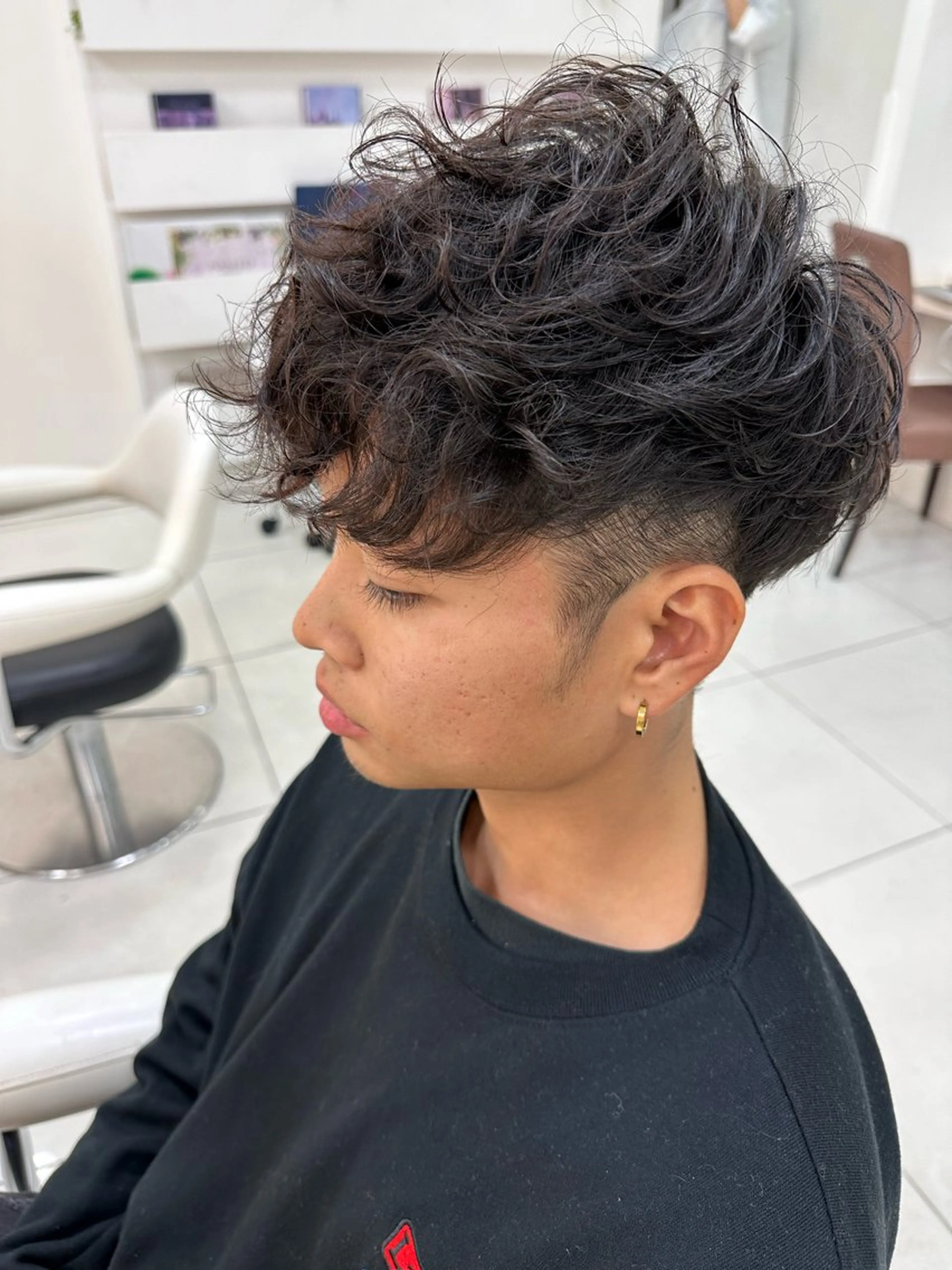 メンズ スペインカール カット パーマ 伊佐 愛のヘアスタイル