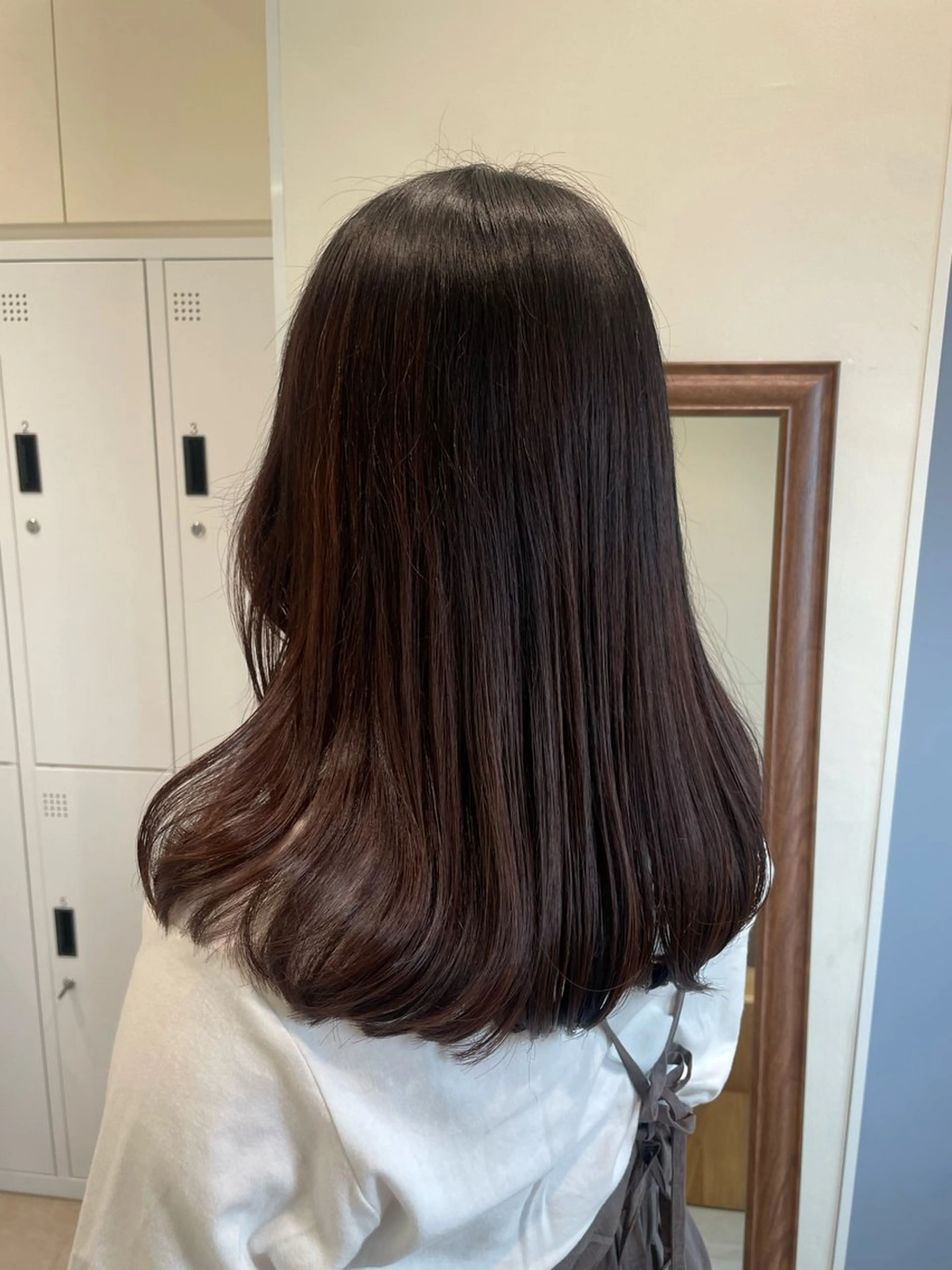 セミロング カット ハイトーン/パーソナ ルカラー診断・ユキノのヘアスタイル