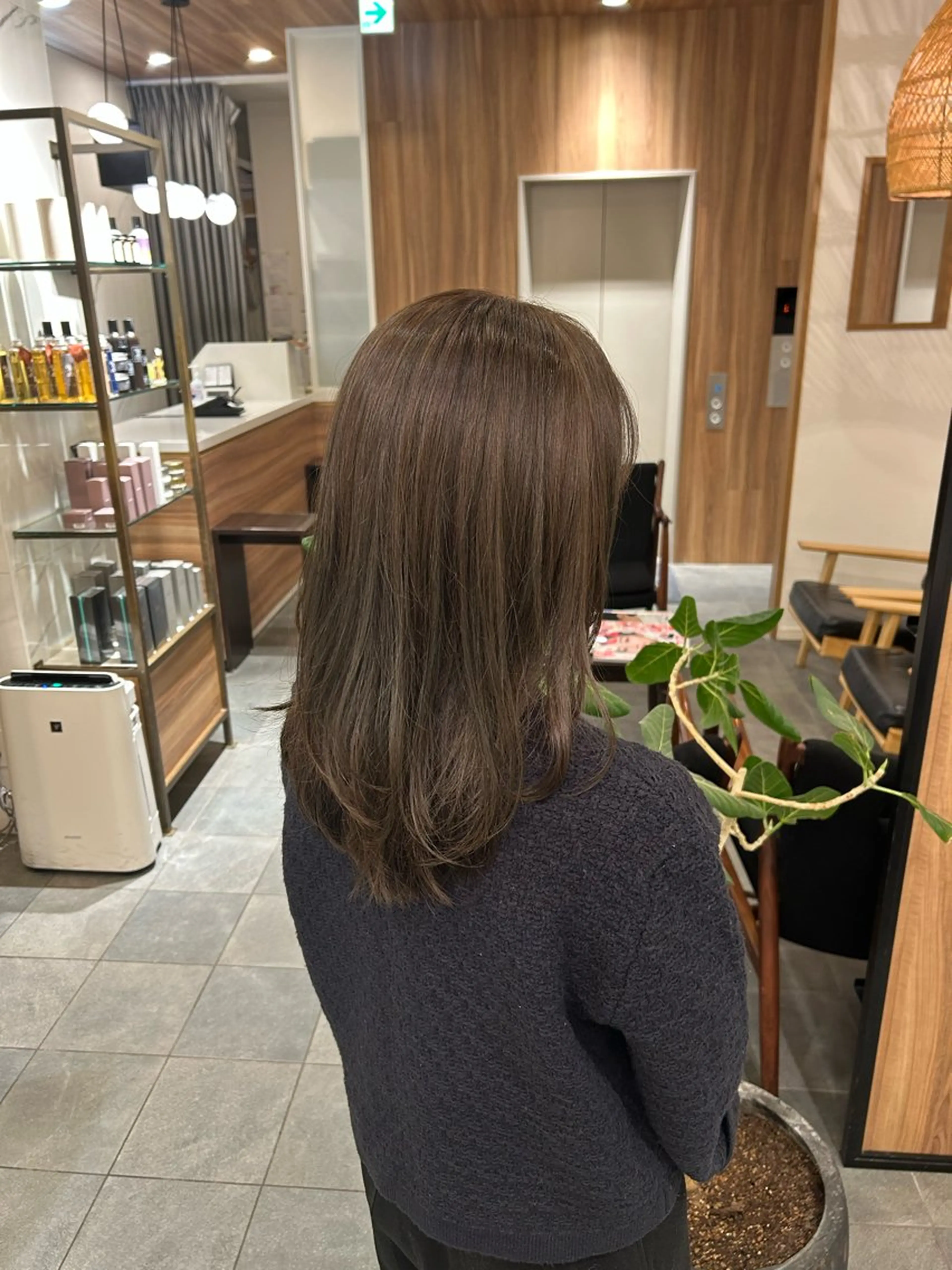 カラー ベージュカラー 根本 琴子のヘアスタイル