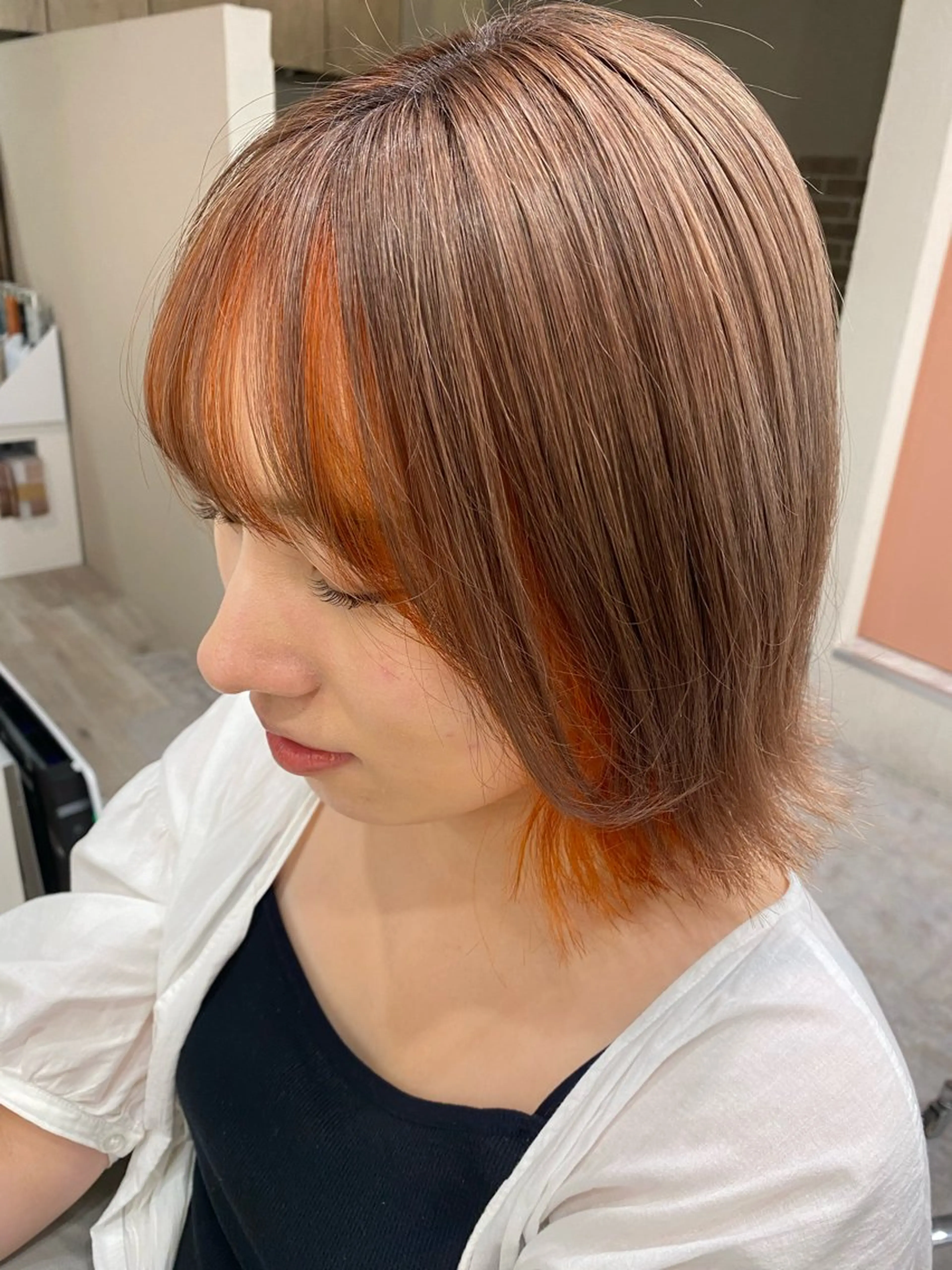 ショート カラー ベージュカラー ミルクティーベージュ オレンジ 佐々木 雪菜のヘアスタイル