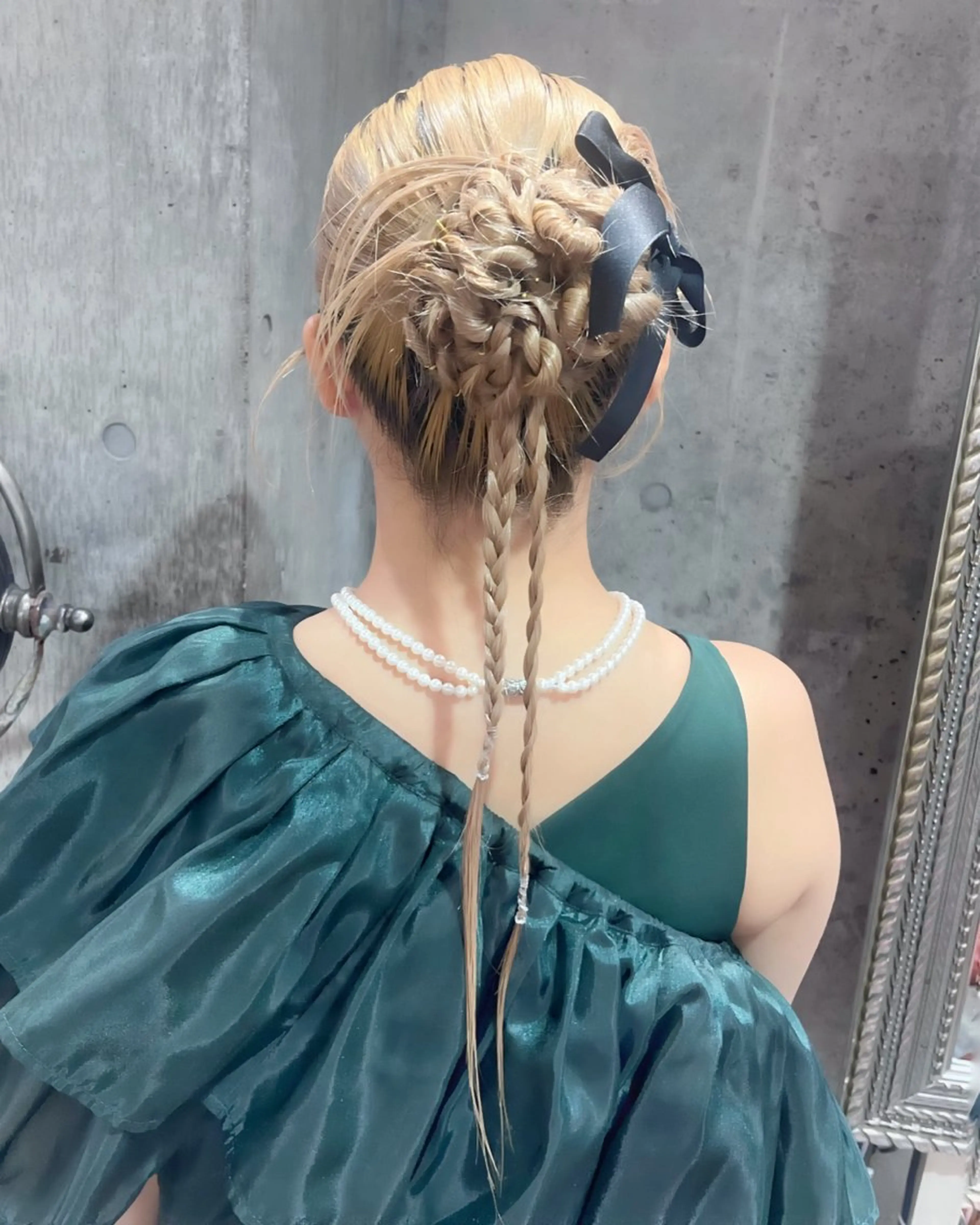 ロング ヘアアレンジ ヘアセット ピンクカラー🩷 ヘアセットＮＯ.1のヘアスタイル