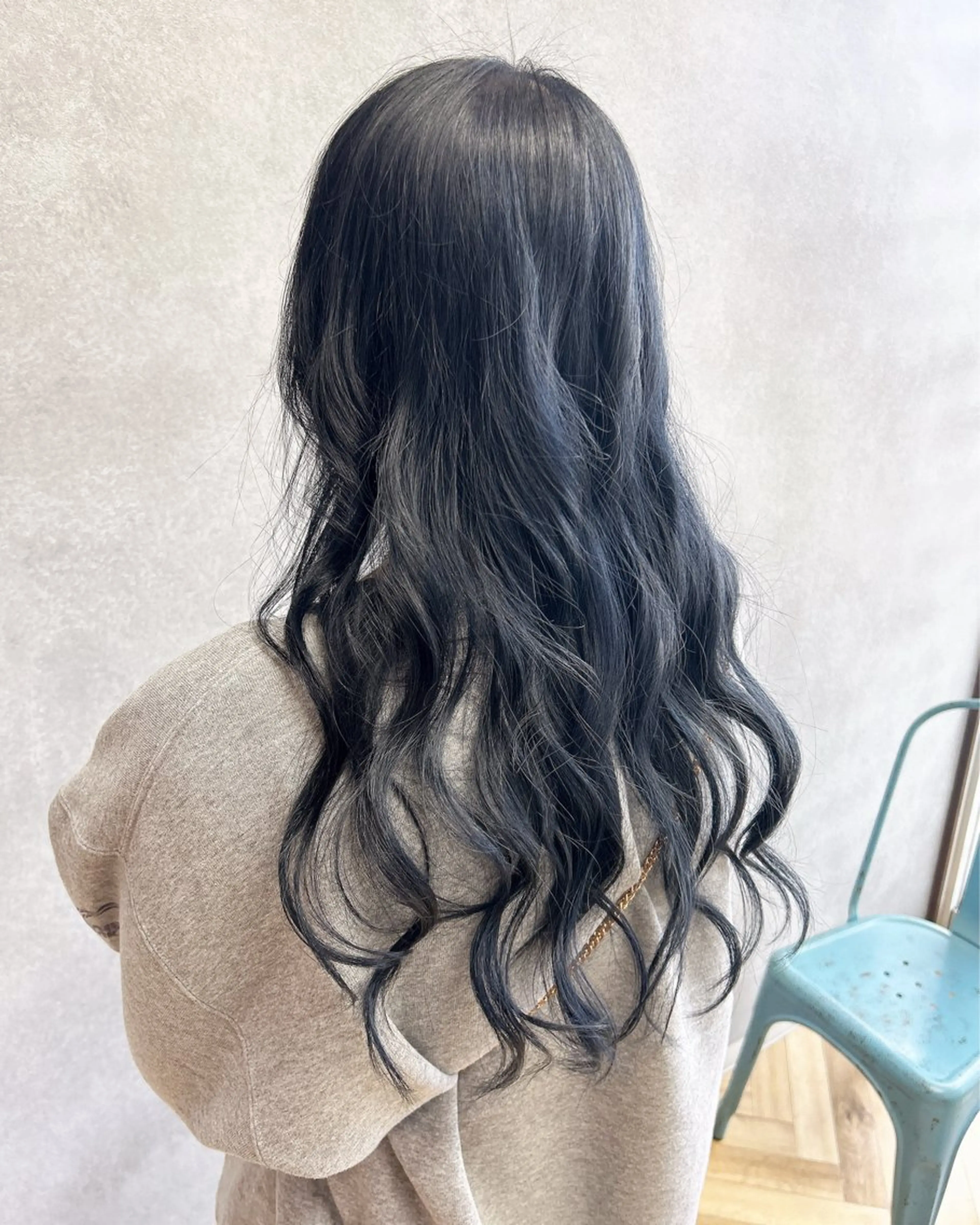 ロング カラー 黒髪 ブリーチ ブルーカラー ブルーブラック デザインカラー カット ヘアカラー トリートメント 伶風 /髪質改善ストレートのヘアスタイル