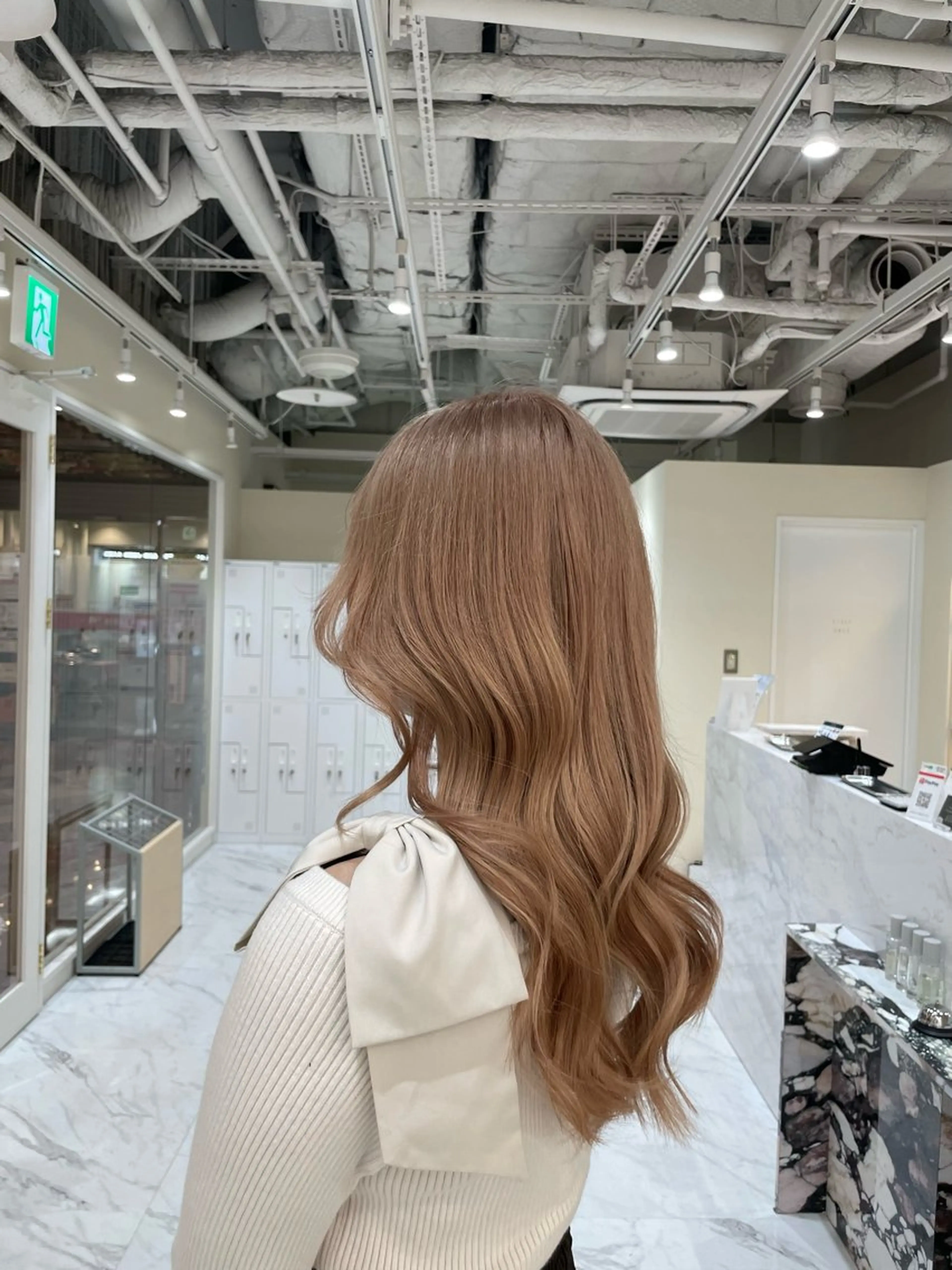 ロング カラー アッシュ ベージュカラー ブリーチ 透明感カラー ダブルカラー レイヤー /髪質改善/ariのヘアスタイル