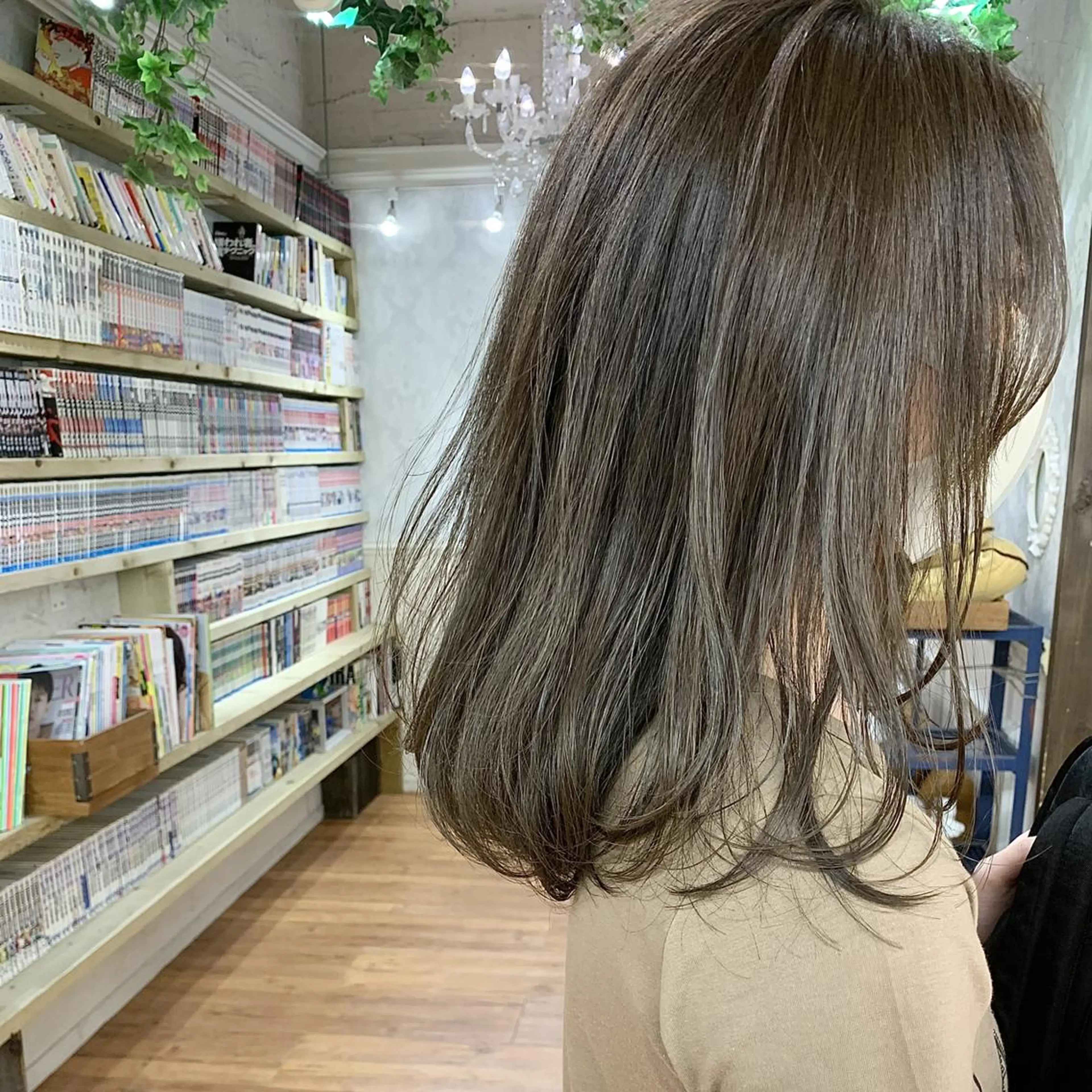 ミディアム カラー アッシュ ブルーカラー ブルーアッシュ お顔まわりカット🌱 emo.村松泉綺のヘアスタイル
