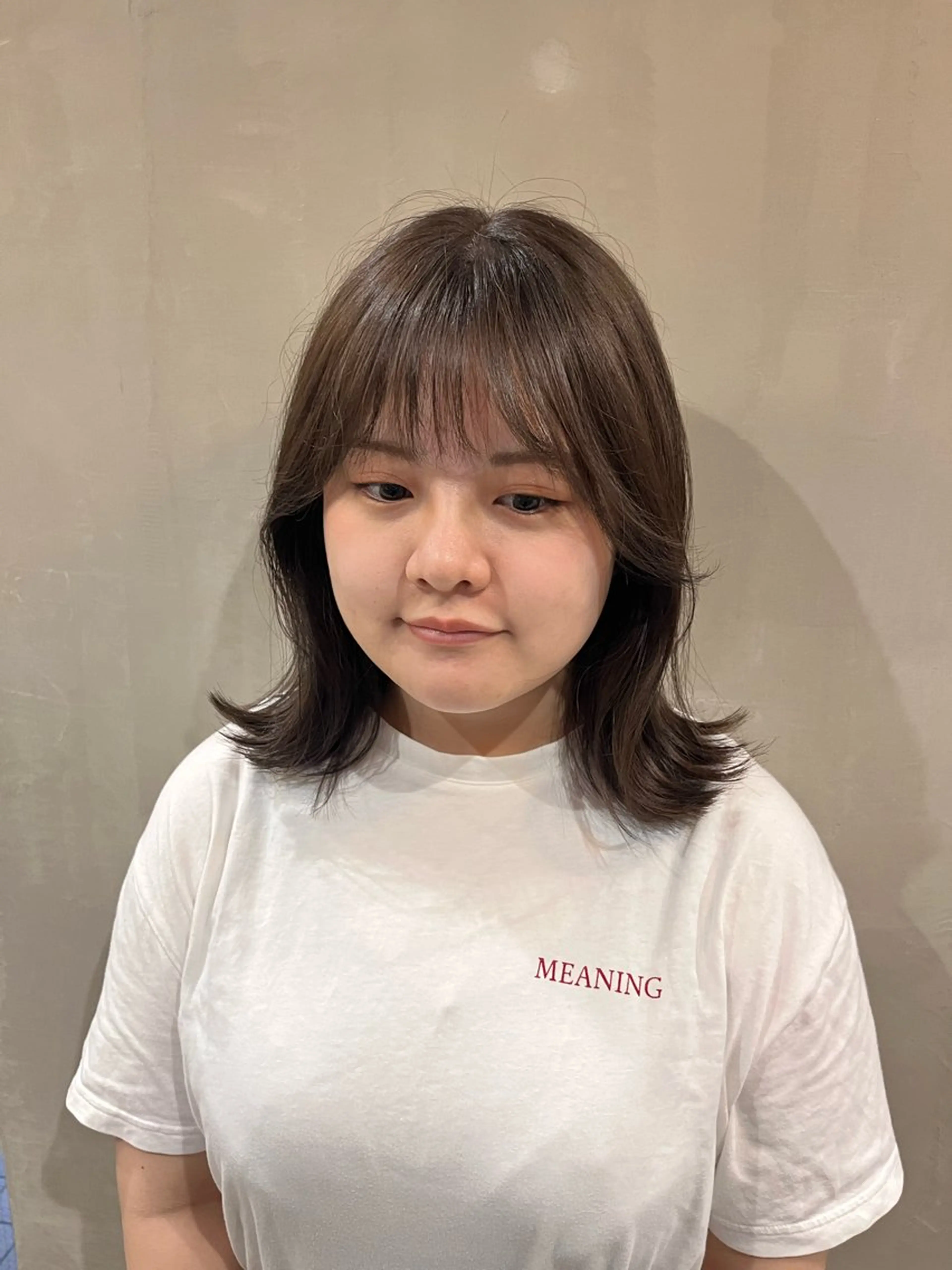 カラー ブリーチ グレージュ ブリーチなしカラー オリーブグレージュ オリーブグレー ヘアカラー トリートメント こまつばらみお/レイ ヤー/ダブルカラーのヘアスタイル