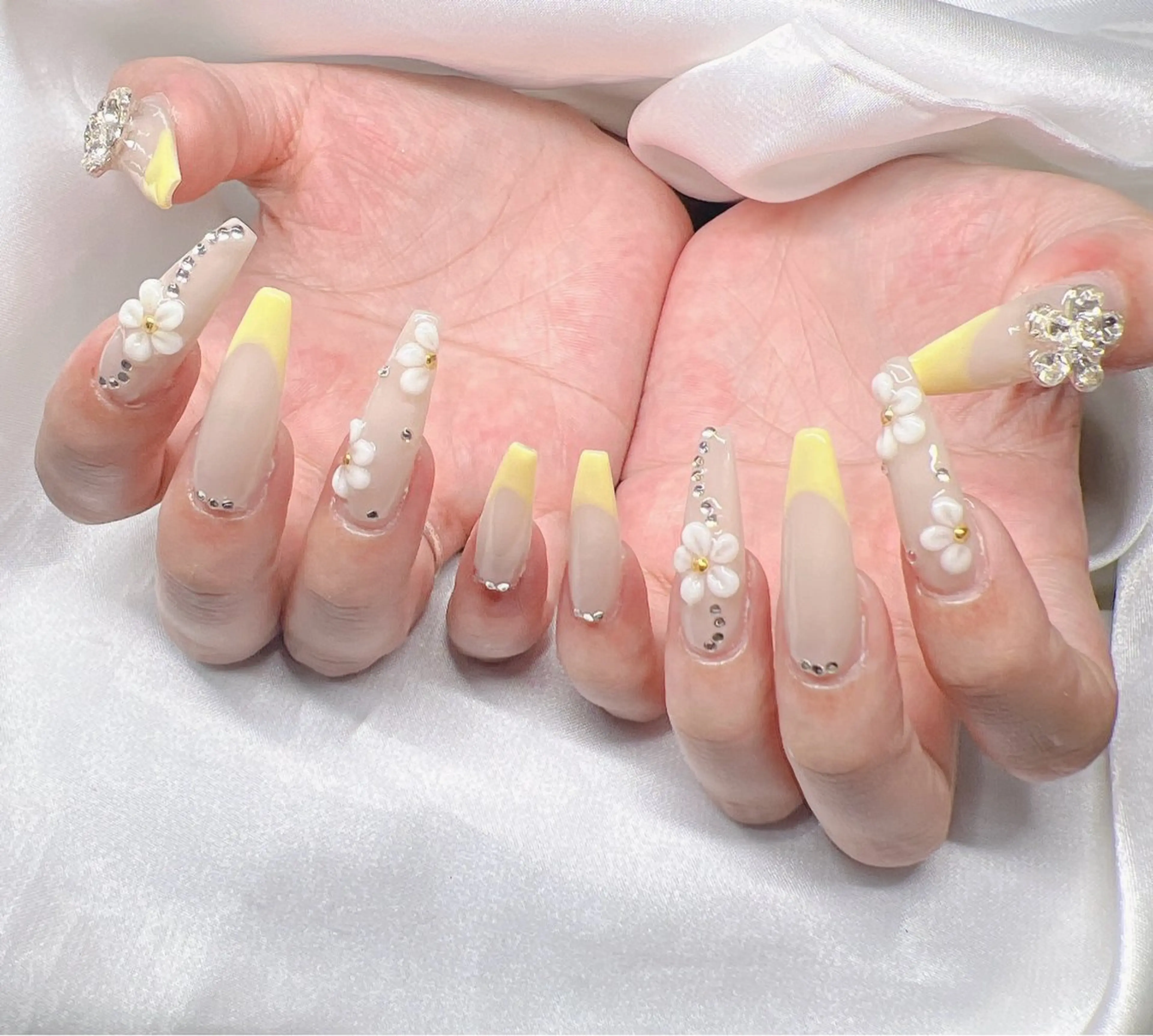 ネイル 長さ出し グラデーション 卒業式 キラキラネイル マグネットネイル ハンドネイル Lee Nailsのネイルデザイン