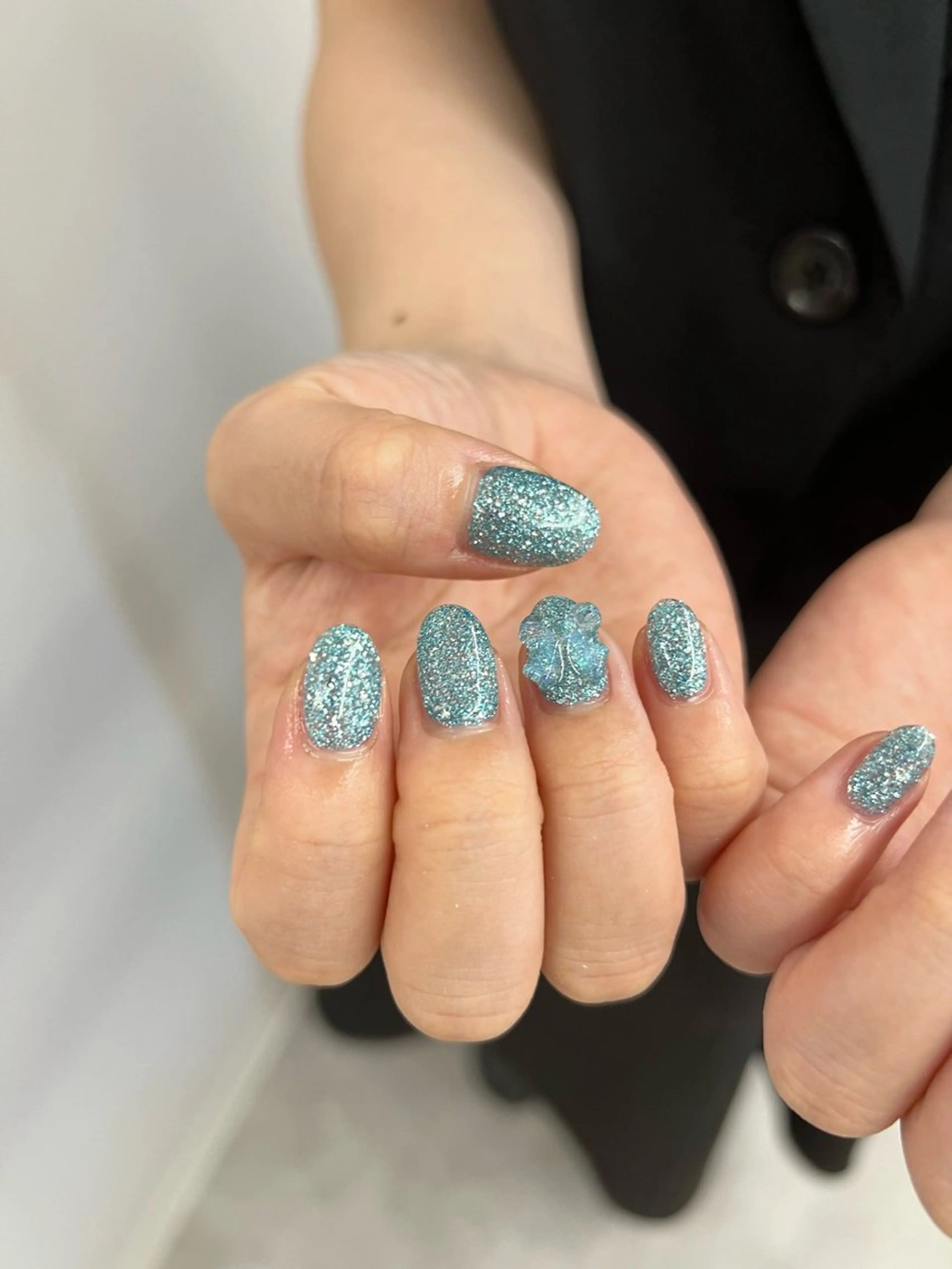 ネイル ブルー ジェルネイル キラキラネイル 韓国ネイル ラメ(グリッター) ハンドネイル ハンドケア Bana_ Nailのネイルデザイン