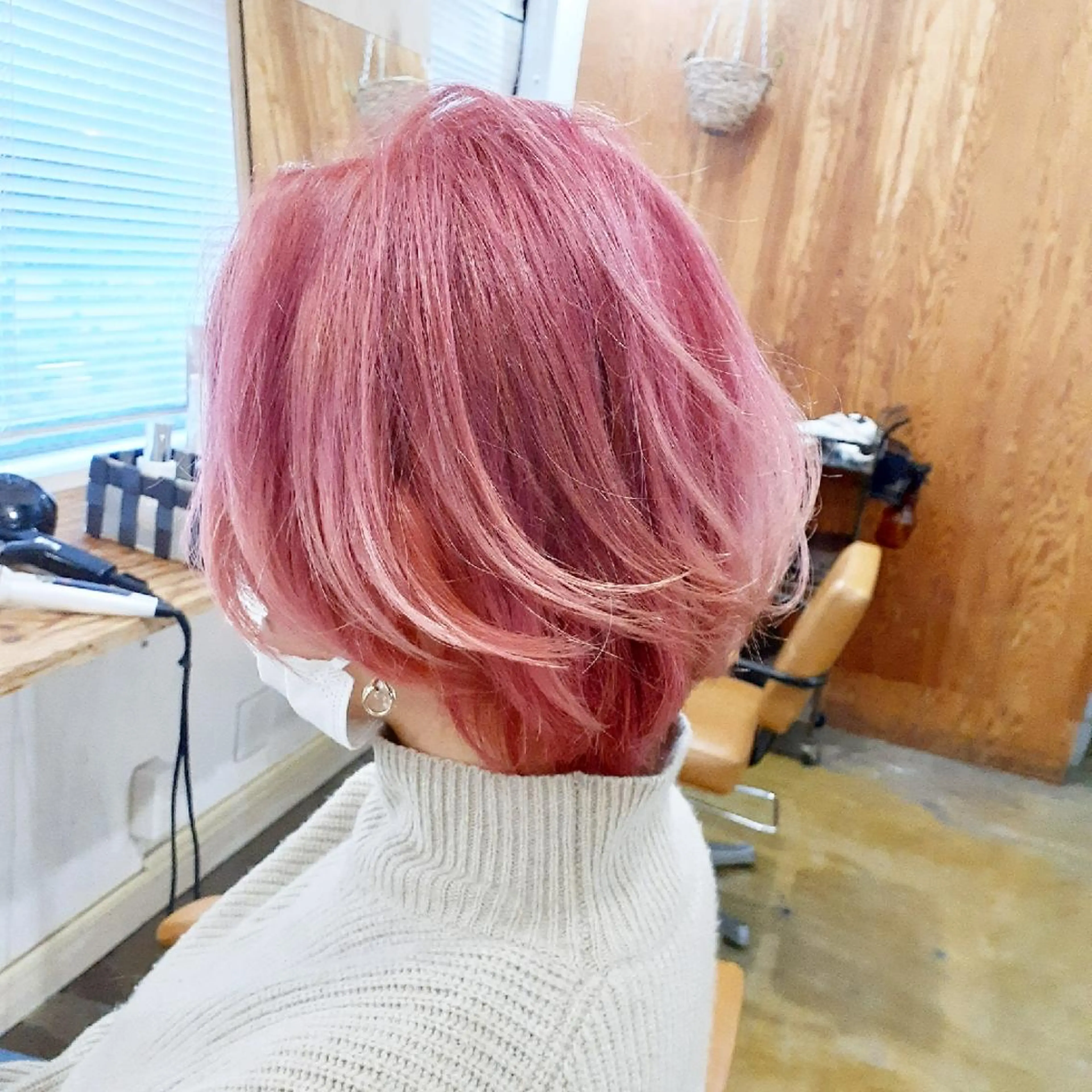 ショート カラー ブリーチ ピンクカラー ショートヘア ヘアカラー 🔳髪質改善🔳 岡本陽のヘアスタイル