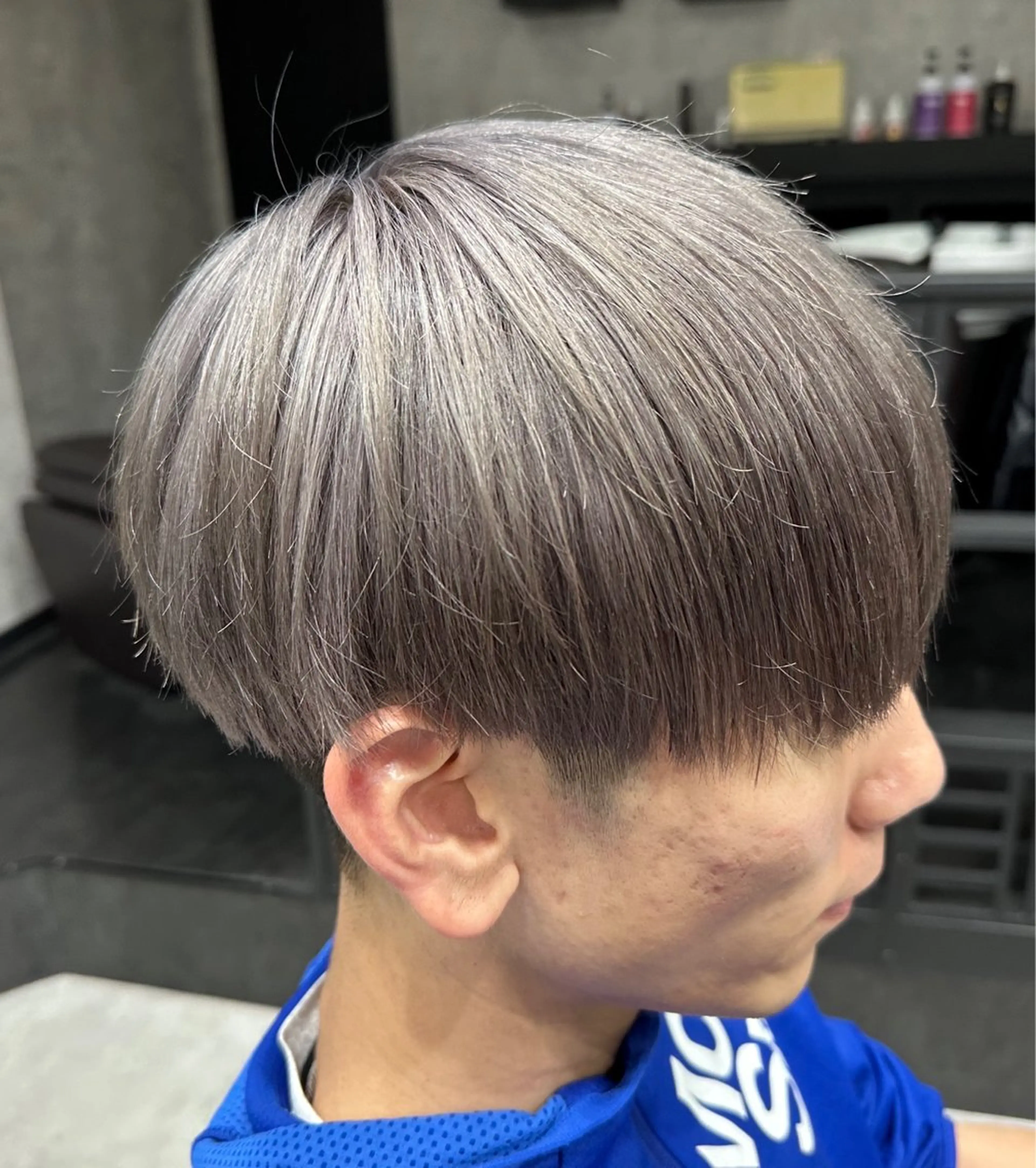 ショート カラー メンズ メンズブリーチ ブリーチ シルバー ✨メンズ特化✨ サーフカール🏄‍♂のヘアスタイル