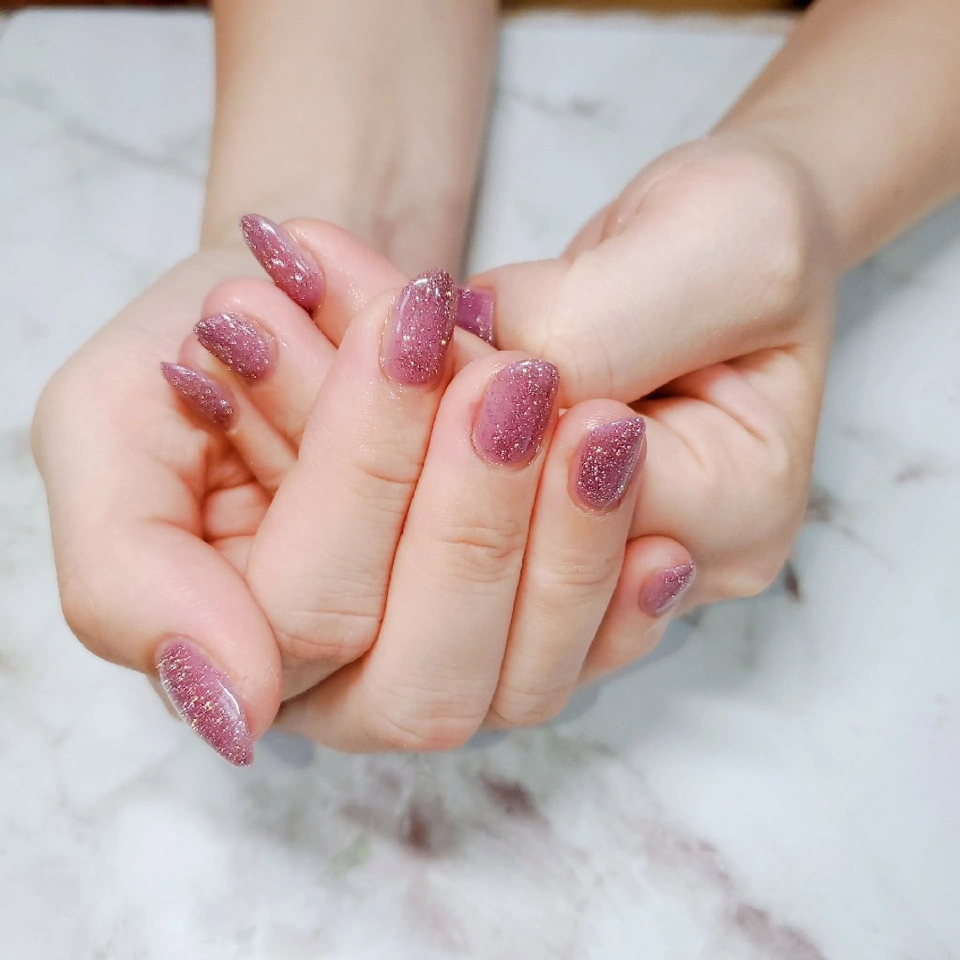 ネイル フラッシュネイル ジェルネイル キラキラネイル ワンカラーネイル ハンドネイル ネイルサロンベルティ .ひとみのネイルデザイン